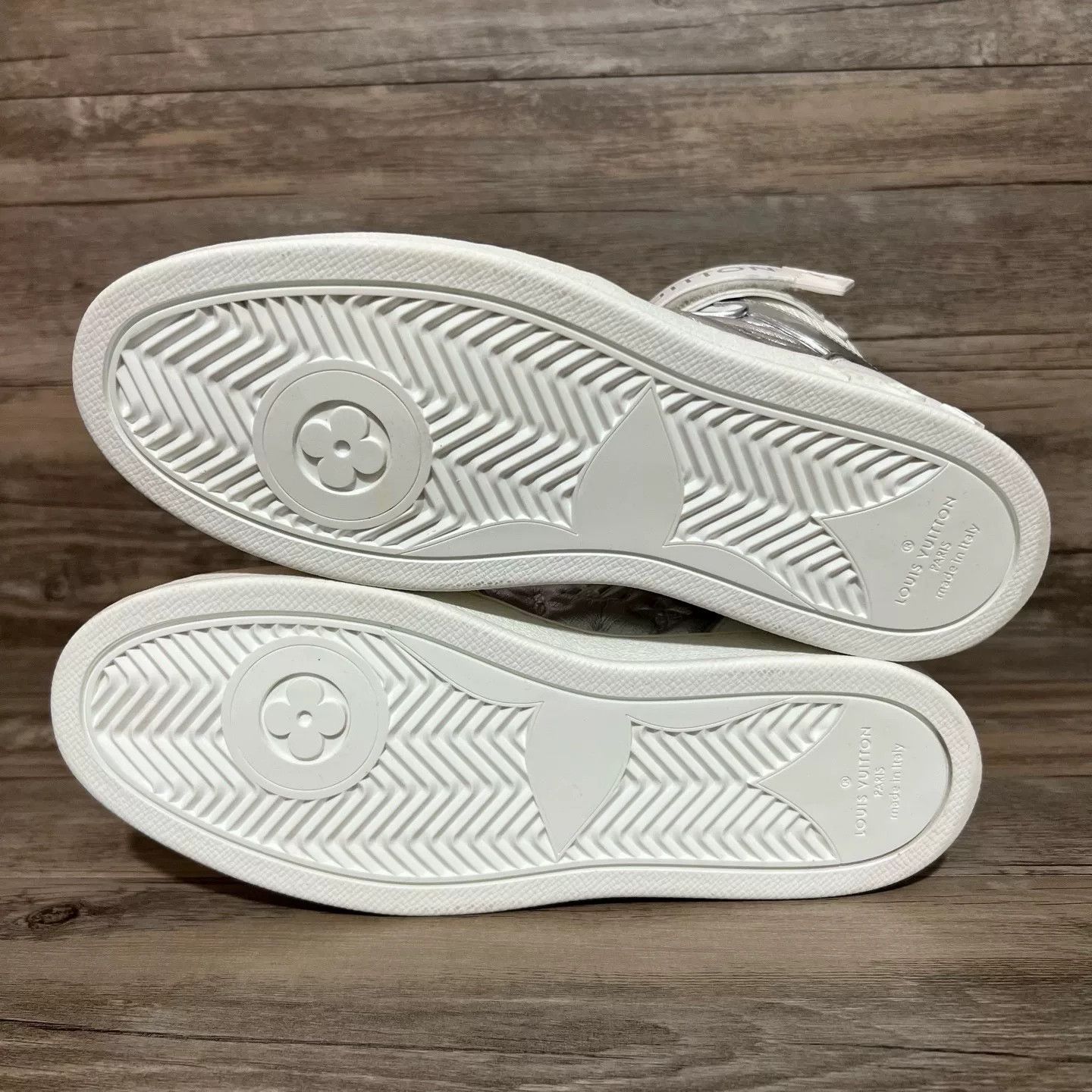 Louis Vuitton Louis Vuitton White Hitop Sneakers 38 Women Size US 7.5 / IT 37.5 - 6 Thumbnail