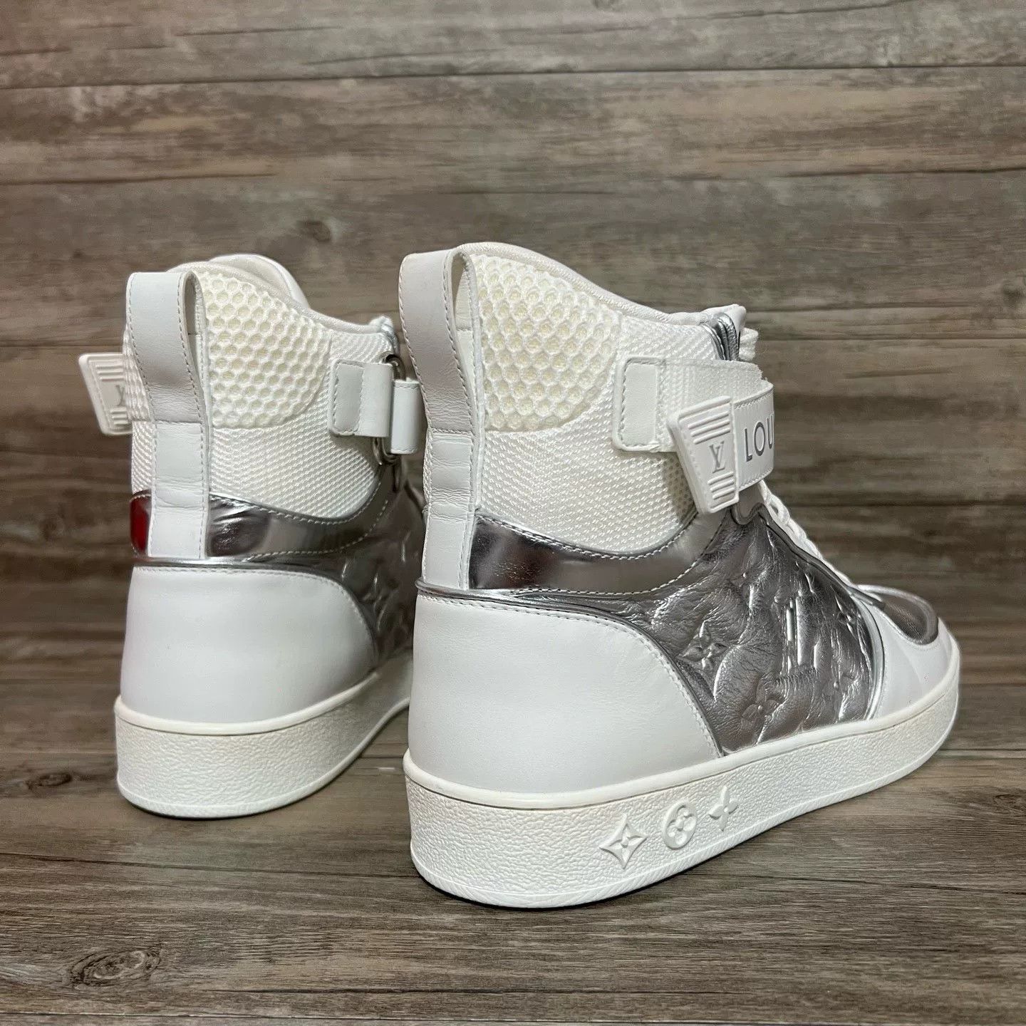 Louis Vuitton Louis Vuitton White Hitop Sneakers 38 Women Size US 7.5 / IT 37.5 - 3 Thumbnail