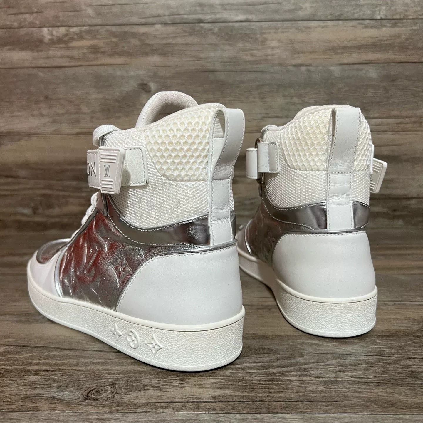 Louis Vuitton Louis Vuitton White Hitop Sneakers 38 Women Size US 7.5 / IT 37.5 - 4 Thumbnail