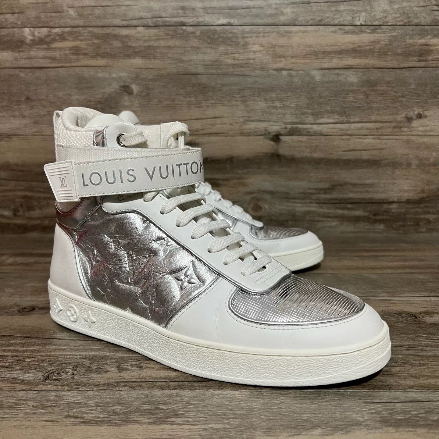 Louis Vuitton Louis Vuitton White Hitop Sneakers 38 Women Size US 7.5 / IT 37.5 - 2 Thumbnail