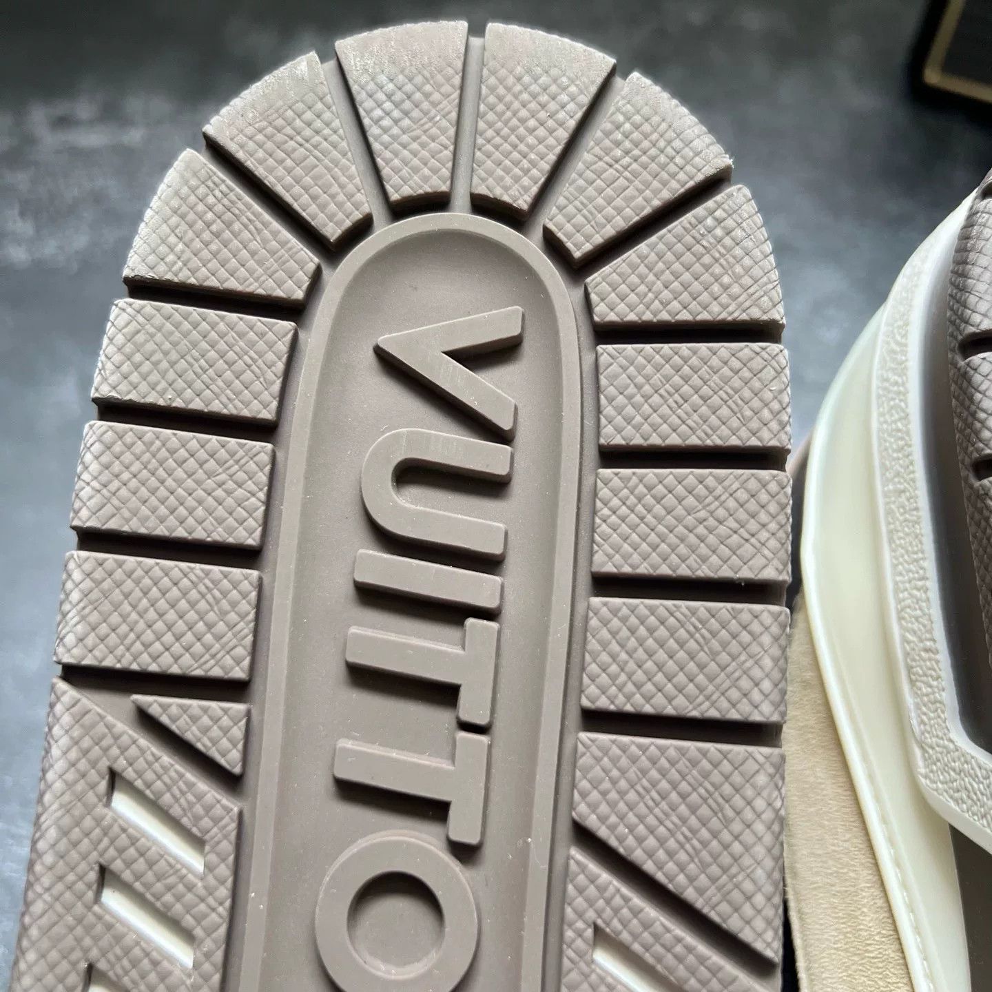 Louis Vuitton Louis Vuitton Training Brown Lowtop Sneakers 9.5 Men Size US 9.5 / EU 42-43 - 9 Thumbnail