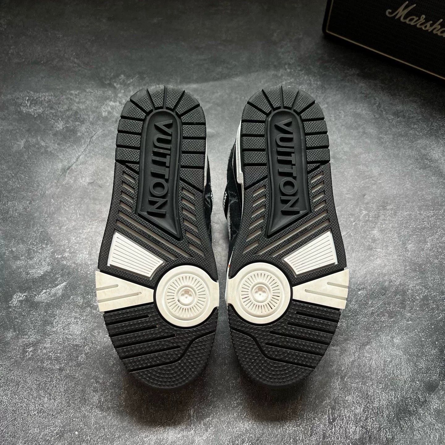 Louis Vuitton Louis Vuitton Training Black Lowtop Sneakers 25 Women Size US 8 / IT 38 - 7 Thumbnail