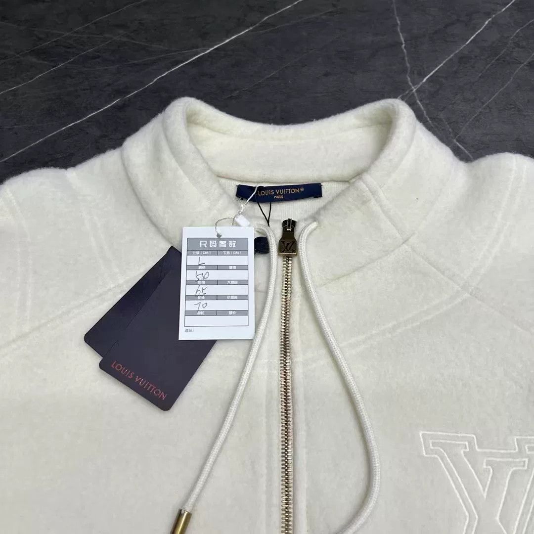 Louis Vuitton Louis Vuitton White Light Jacket L Men Size US L / EU 52-54 / 3 - 5 Thumbnail