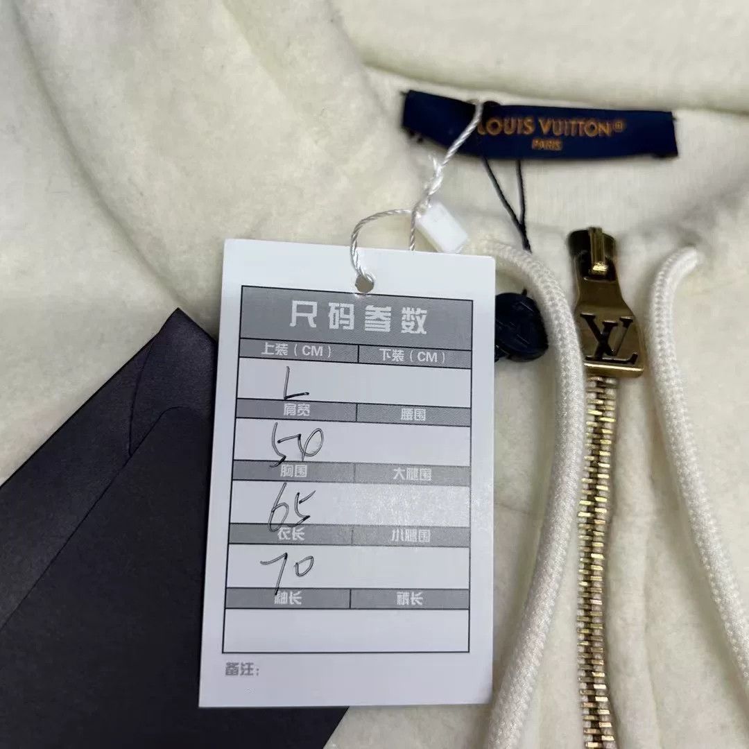 Louis Vuitton Louis Vuitton White Light Jacket L Men Size US L / EU 52-54 / 3 - 6 Thumbnail
