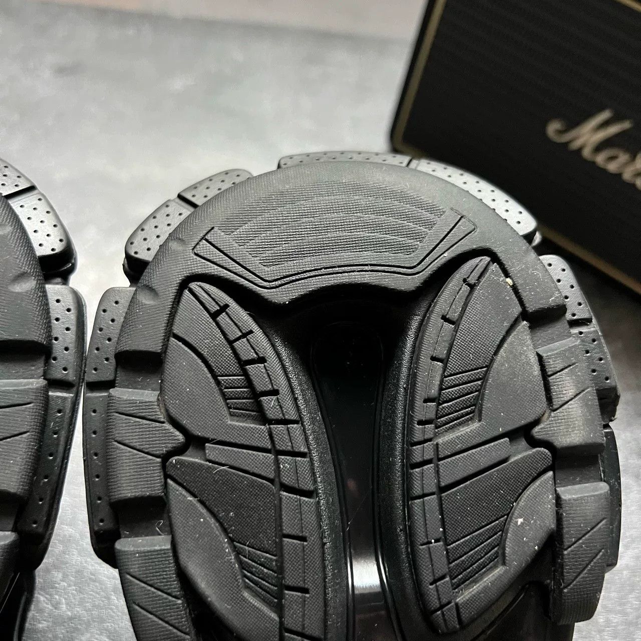 Balenciaga Balenciaga Black Lowtop Sneakers 39 Women Size US 8.5 / IT 38.5 - 8 Thumbnail