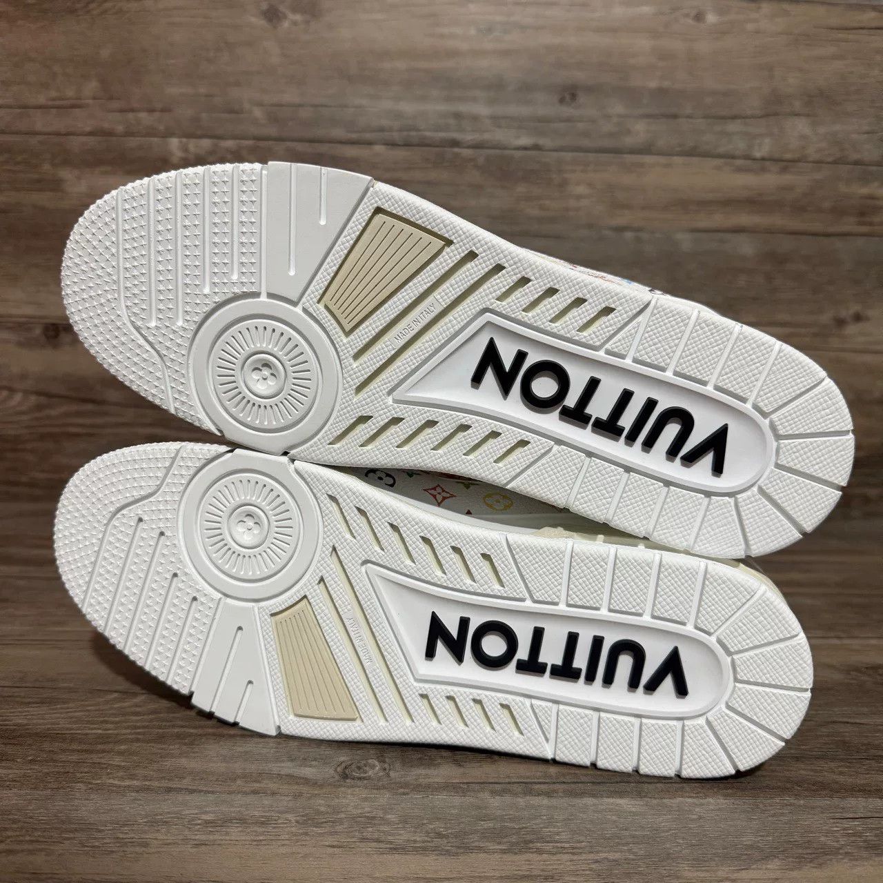 Louis Vuitton Louis Vuitton Training White Lowtop Sneakers 42 Men Size US 9 / EU 42 - 7 Thumbnail