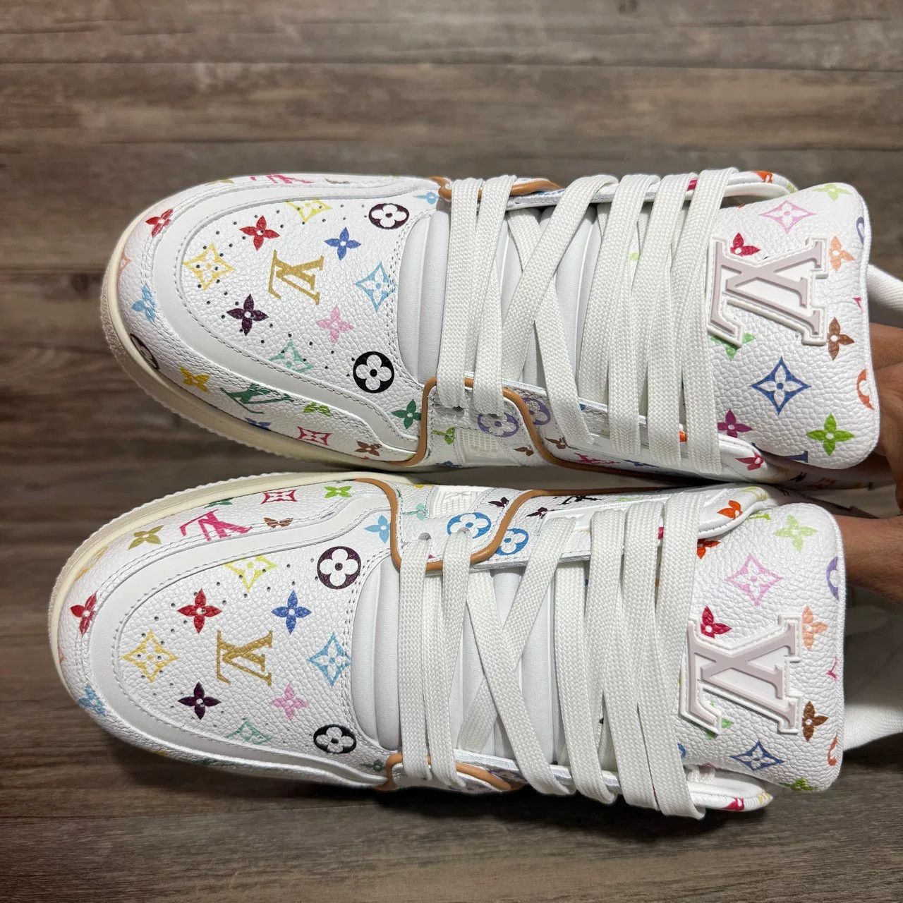 Louis Vuitton Louis Vuitton Training White Lowtop Sneakers 42 Men Size US 9 / EU 42 - 6 Thumbnail
