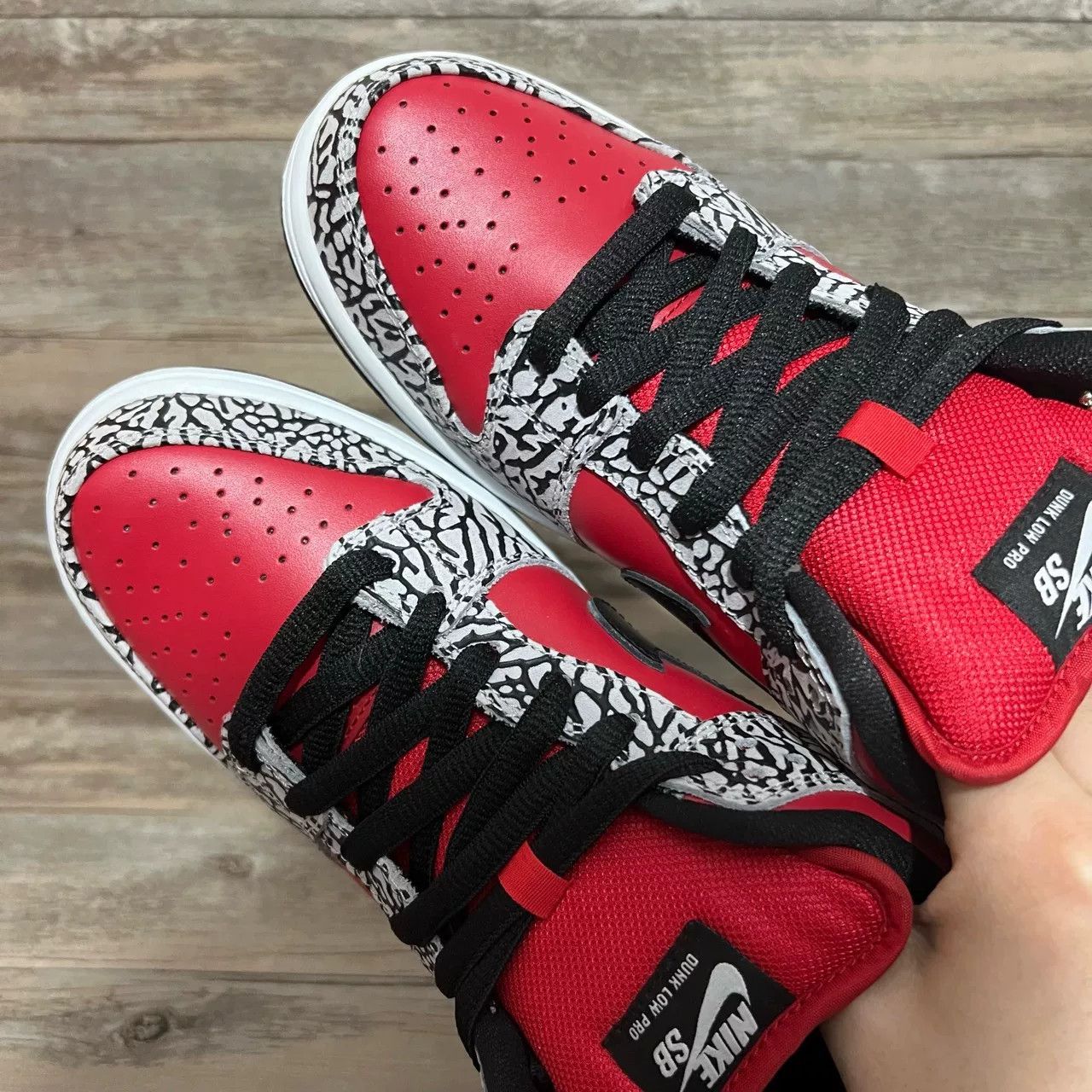 Nike Nike DUNK Collab Red Lowtop Sneakers 42 Men Size US 9 / EU 42 - 6 Thumbnail