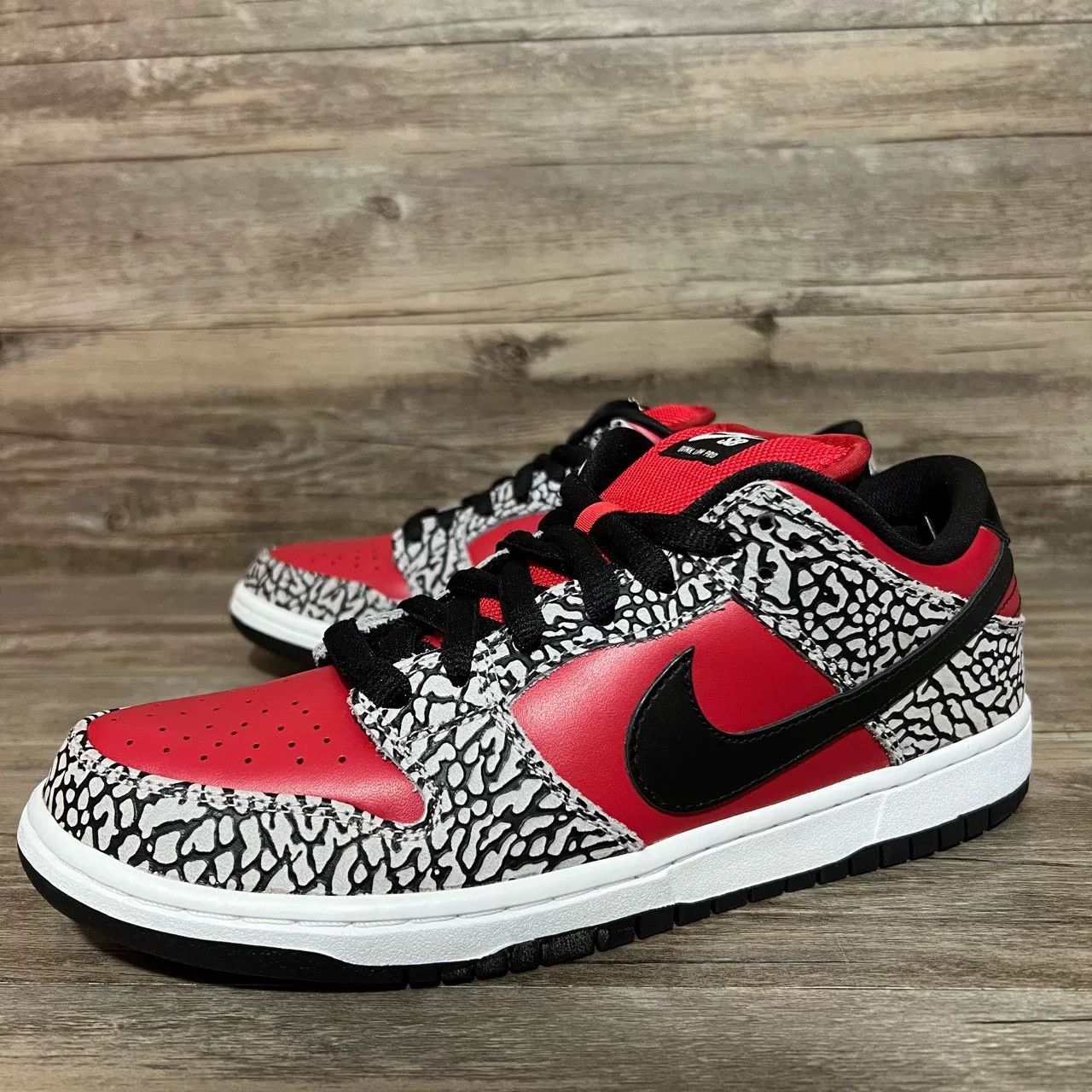 Nike Nike DUNK Collab Red Lowtop Sneakers 42 Men Size US 9 / EU 42 - 2 Thumbnail