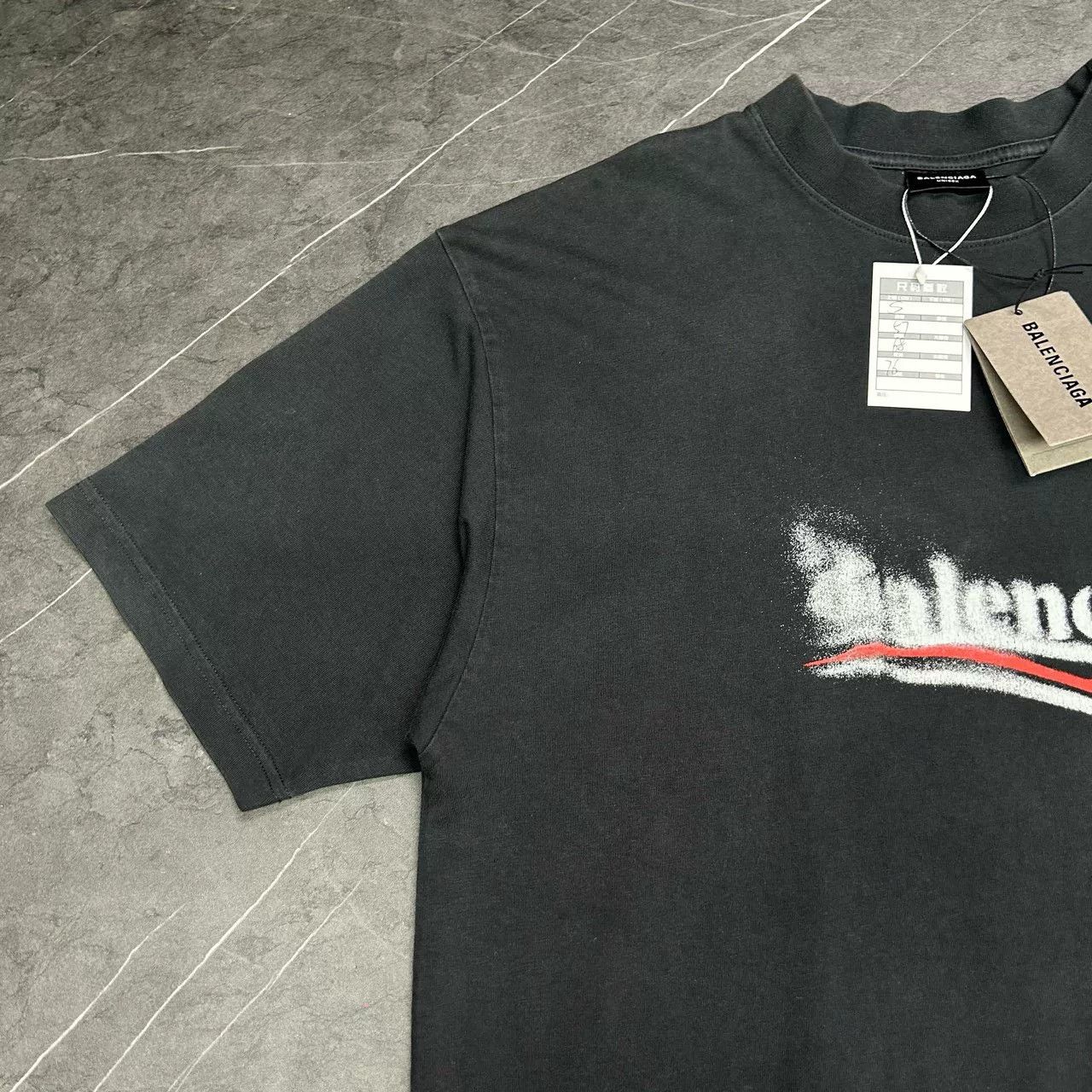 Balenciaga Balenciaga T-Shirt S Men Size US S / EU 44-46 / 1 - 5 Thumbnail