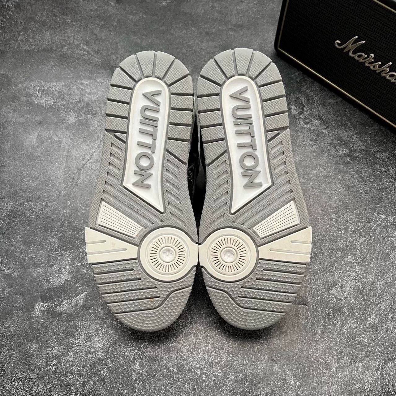 Louis Vuitton Louis Vuitton Training White Lowtop Sneakers 35 Women Size US 5 / IT 35 - 7 Thumbnail