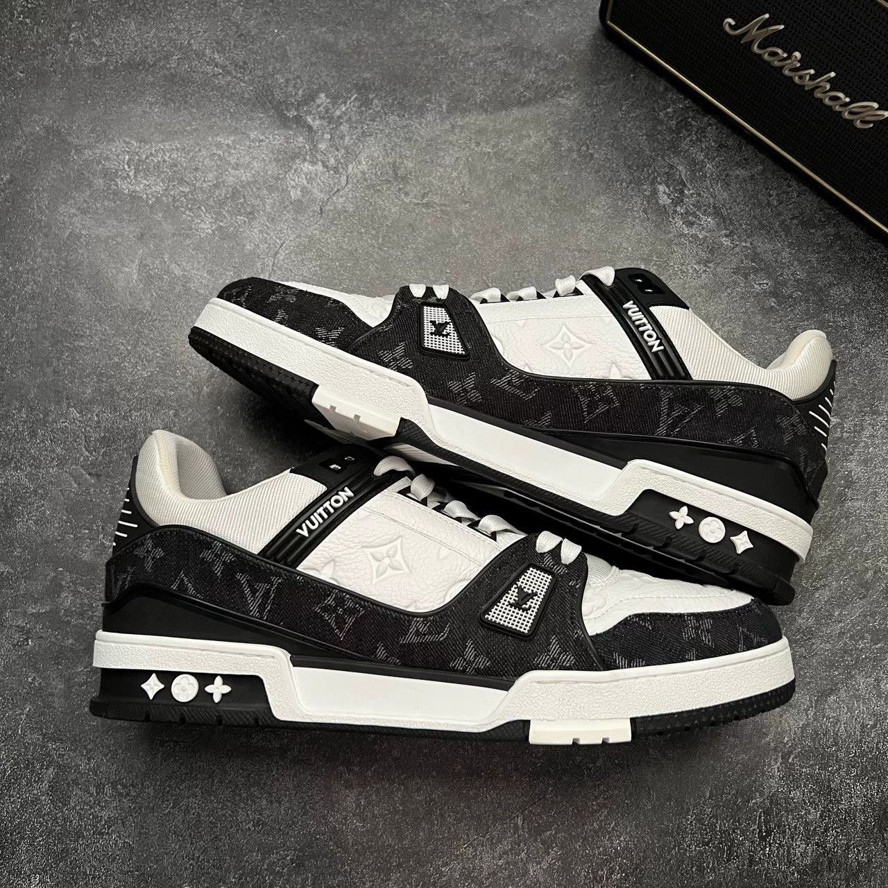 Louis Vuitton Louis Vuitton Training Black Lowtop Sneakers 10 Men Size US 10 / EU 43 - 2 Thumbnail