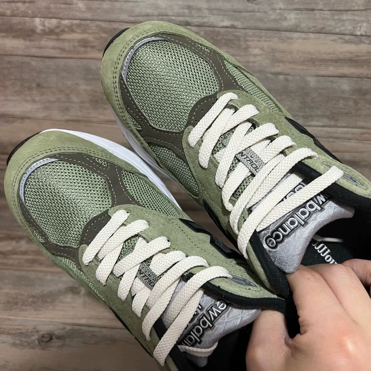 New Balance New Balance Green Lowtop Sneakers M Men Size US 10 / EU 43 - 3 Thumbnail