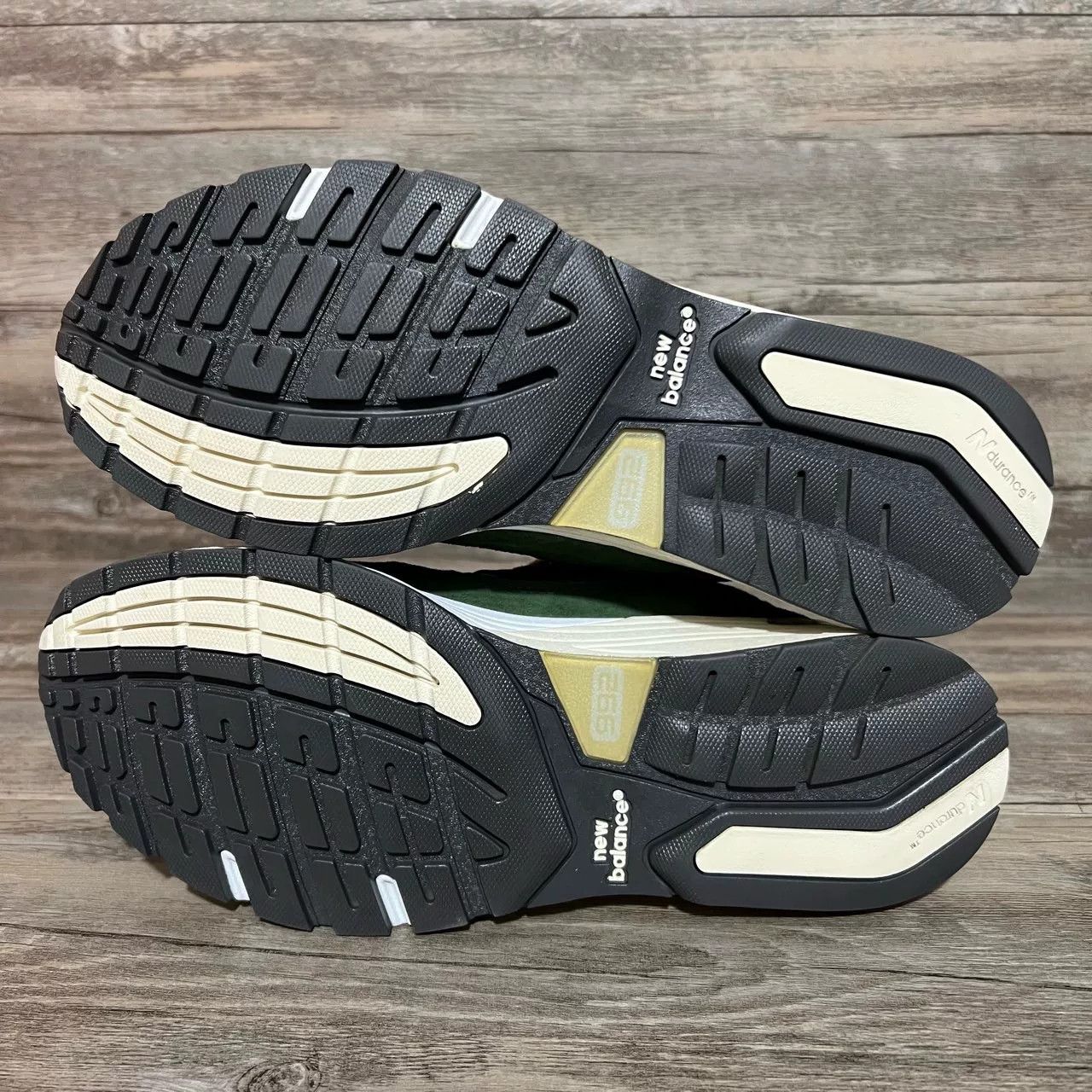 New Balance New Balance Green Lowtop Sneakers M Men Size US 10 / EU 43 - 7 Thumbnail