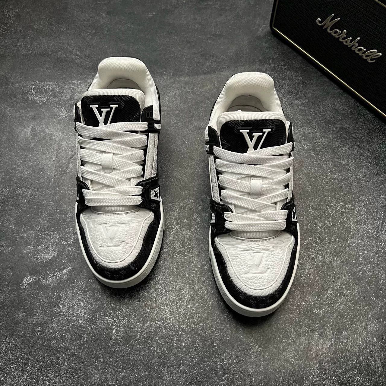 Louis Vuitton Louis Vuitton Training Black Lowtop Sneakers 37 Women Size US 6.5 / IT 36.5 - 4 Thumbnail