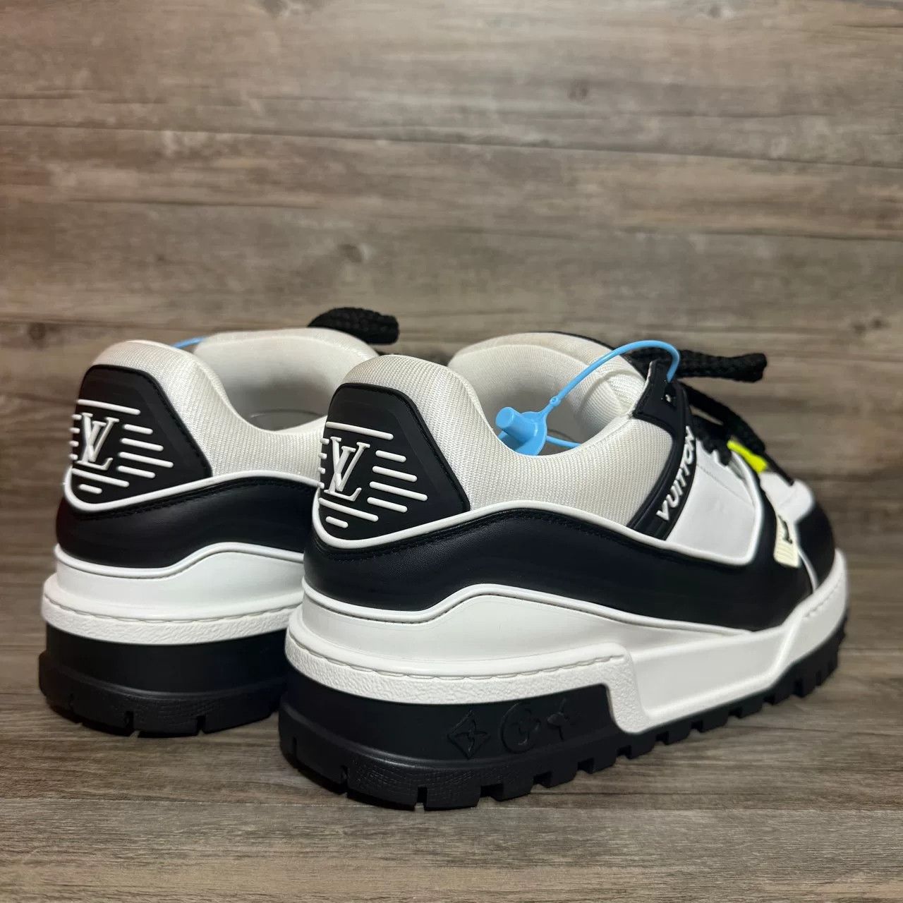 Louis Vuitton Louis Vuitton Training Black Lowtop Sneakers 10 Men Size US 10 / EU 43 - 4 Thumbnail