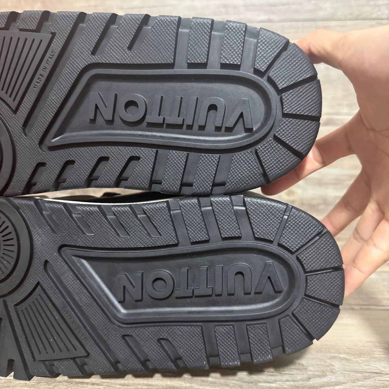 Louis Vuitton Louis Vuitton Training Black Lowtop Sneakers 10 Men Size US 10 / EU 43 - 8 Thumbnail