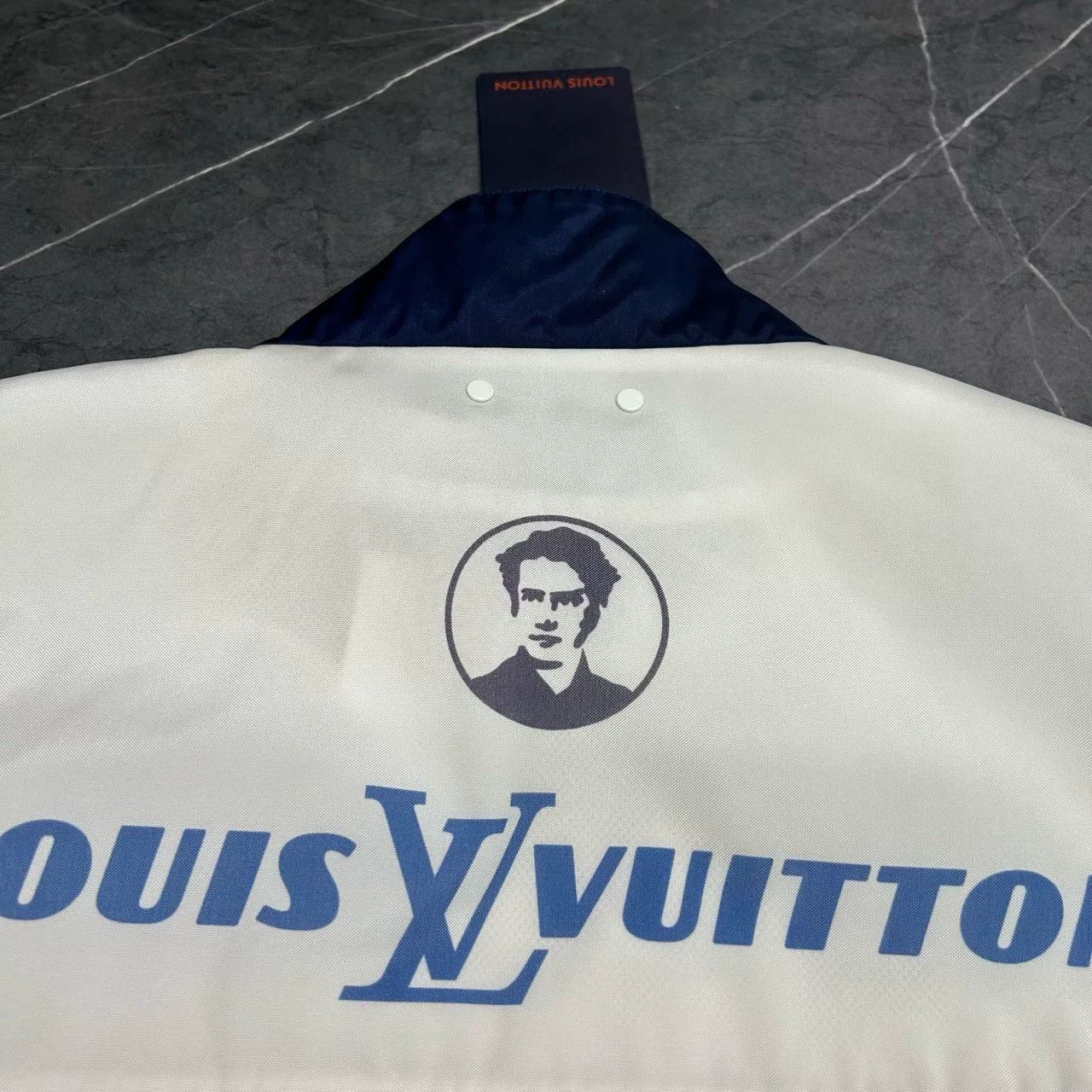 Louis Vuitton Louis Vuitton Light Jacket L Men Size US L / EU 52-54 / 3 - 7 Thumbnail