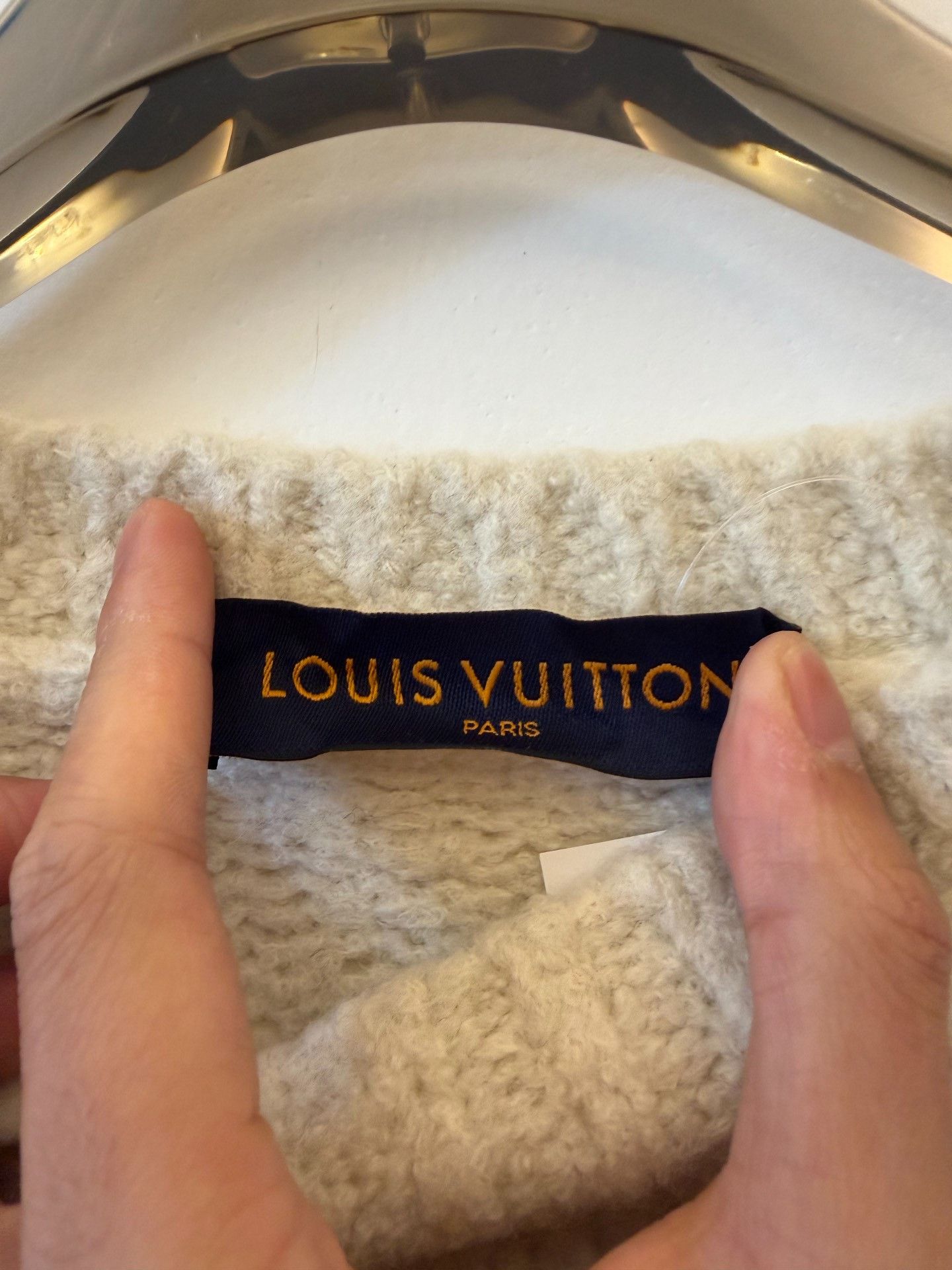 Louis Vuitton Louis Vuitton White Sweater L Men Size US L / EU 52-54 / 3 - 3 Thumbnail