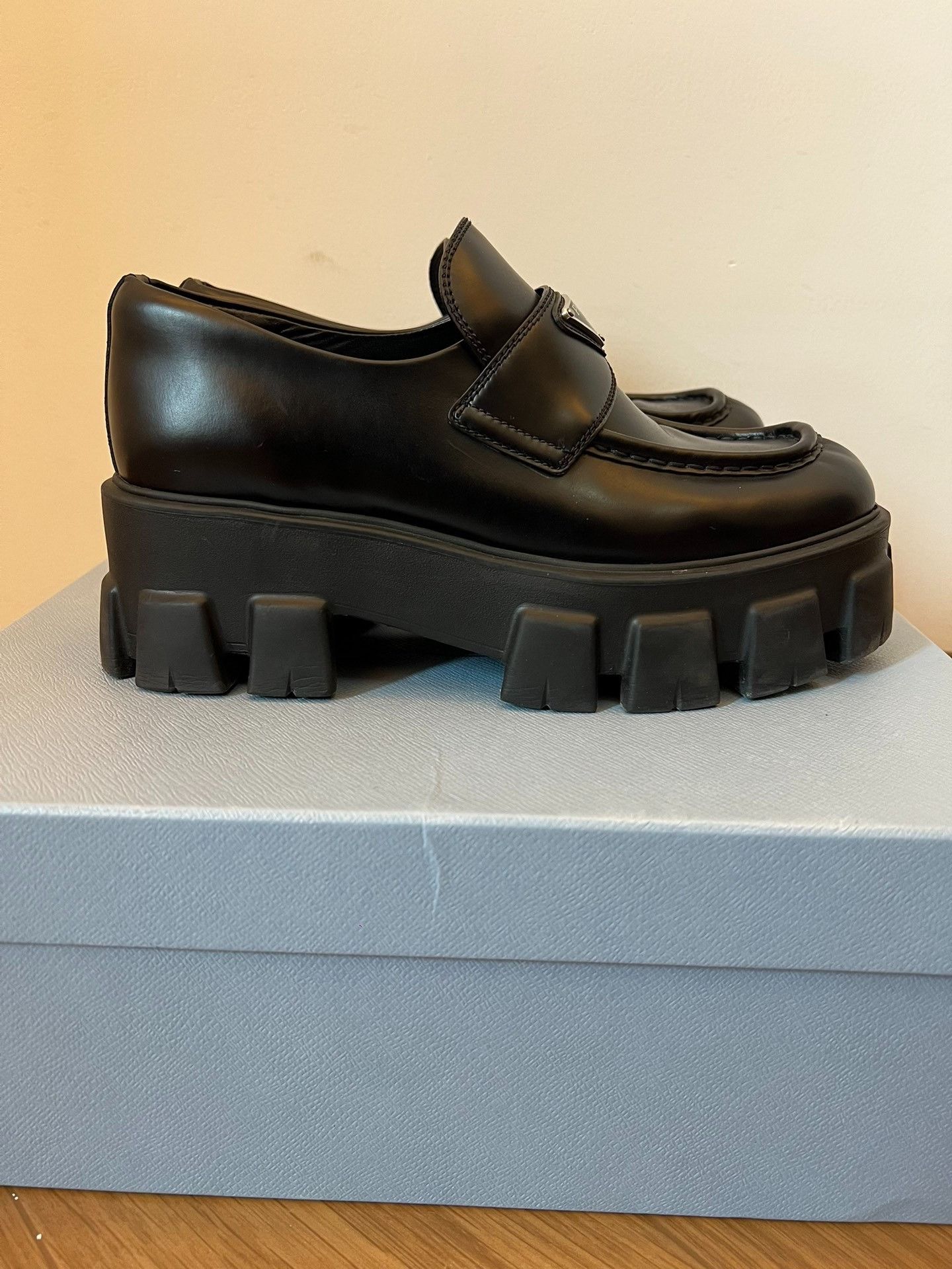 Prada Prada Casual Black Lowtop Sneakers 38.5 Women Size US 7.5 / IT 37.5 - 4 Thumbnail