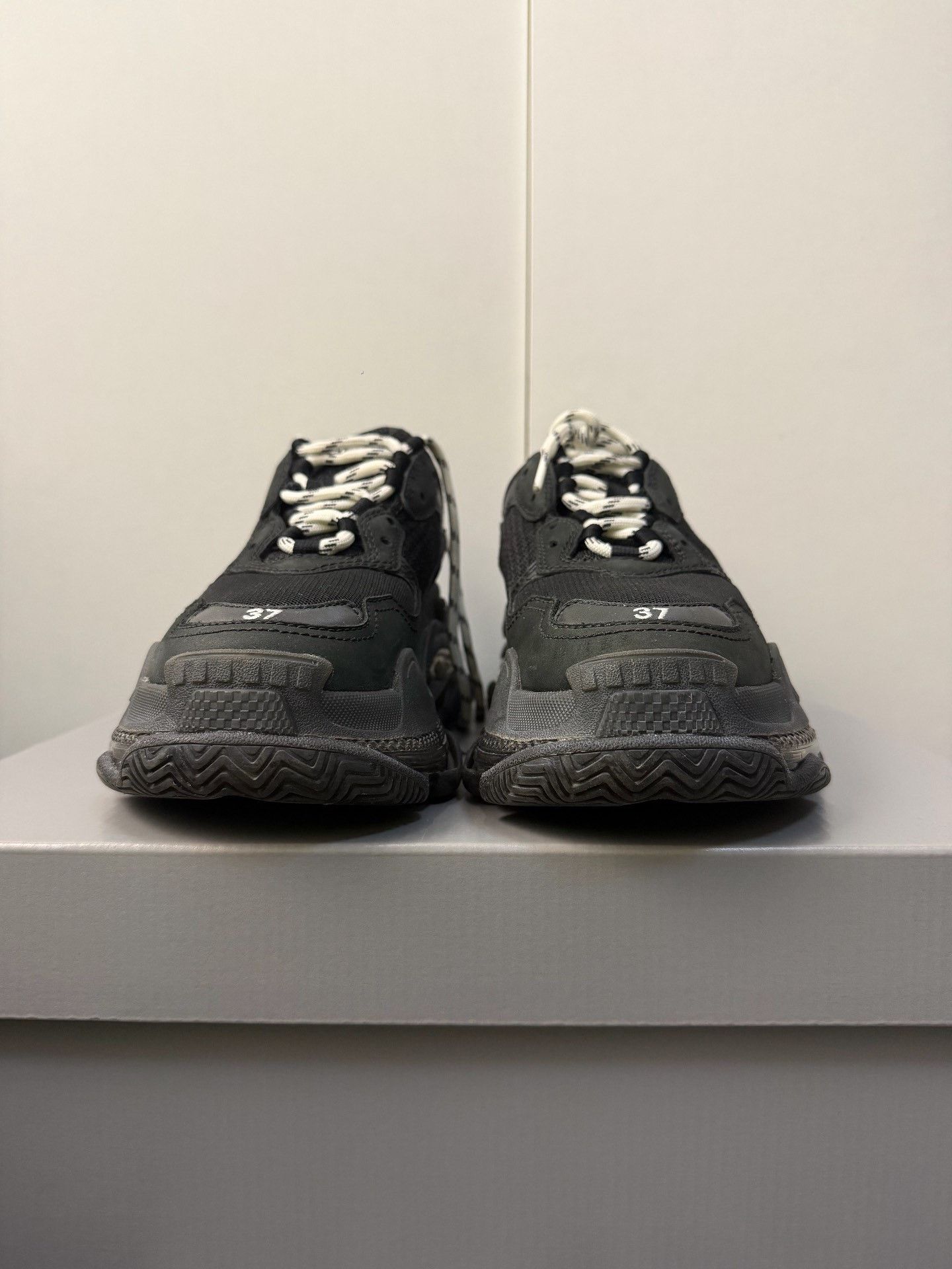 Balenciaga Balenciaga Casual Black Lowtop Sneakers S Women Size US 6 / IT 36 - 2 Thumbnail