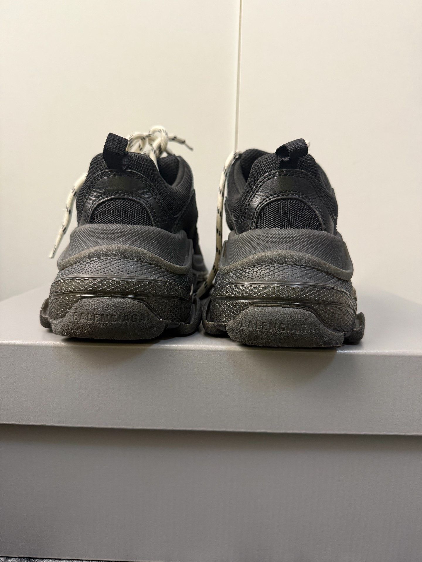 Balenciaga Balenciaga Casual Black Lowtop Sneakers S Women Size US 6 / IT 36 - 4 Thumbnail
