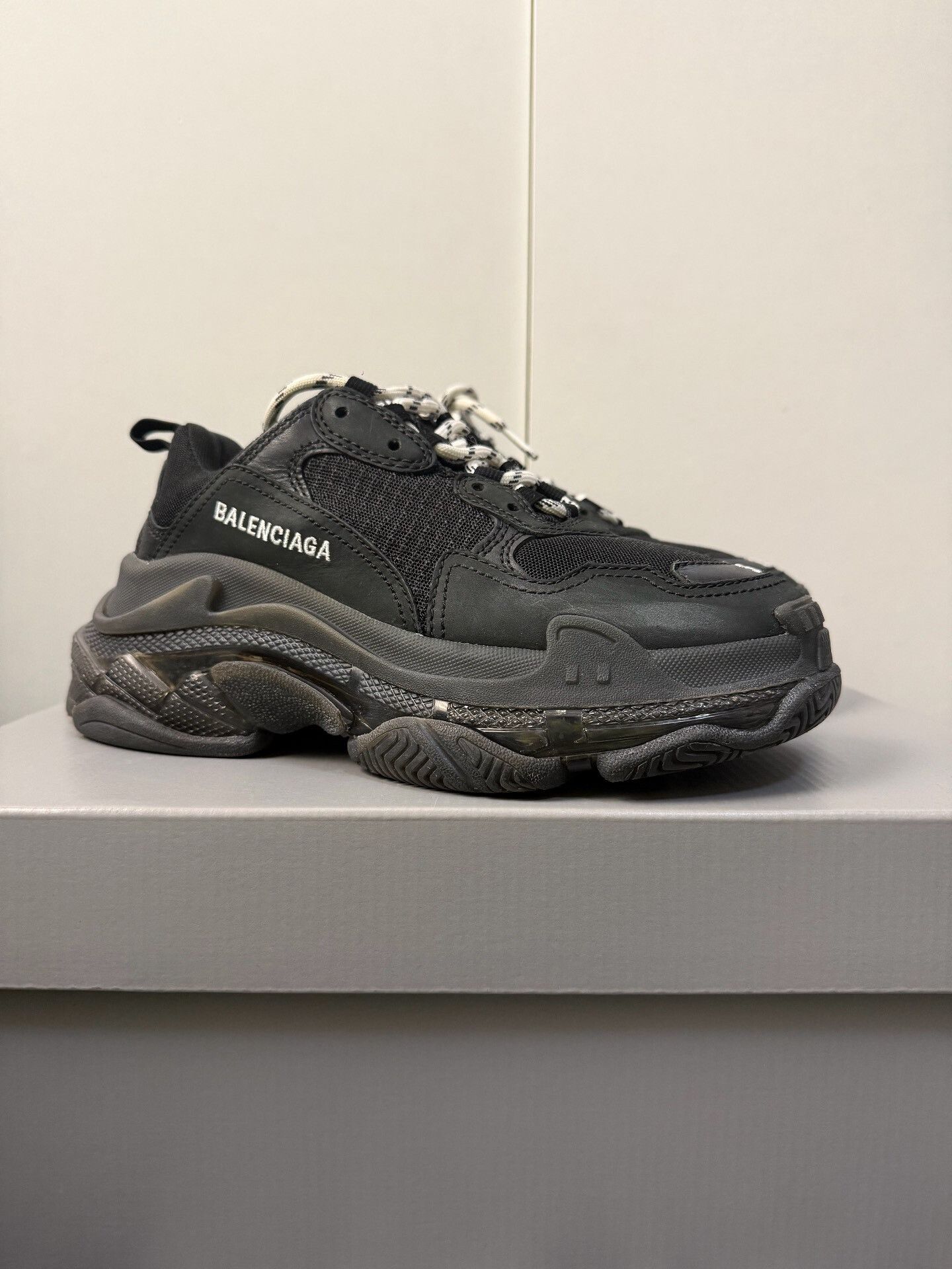Balenciaga Balenciaga Casual Black Lowtop Sneakers S Women Size US 6 / IT 36 - 3 Thumbnail