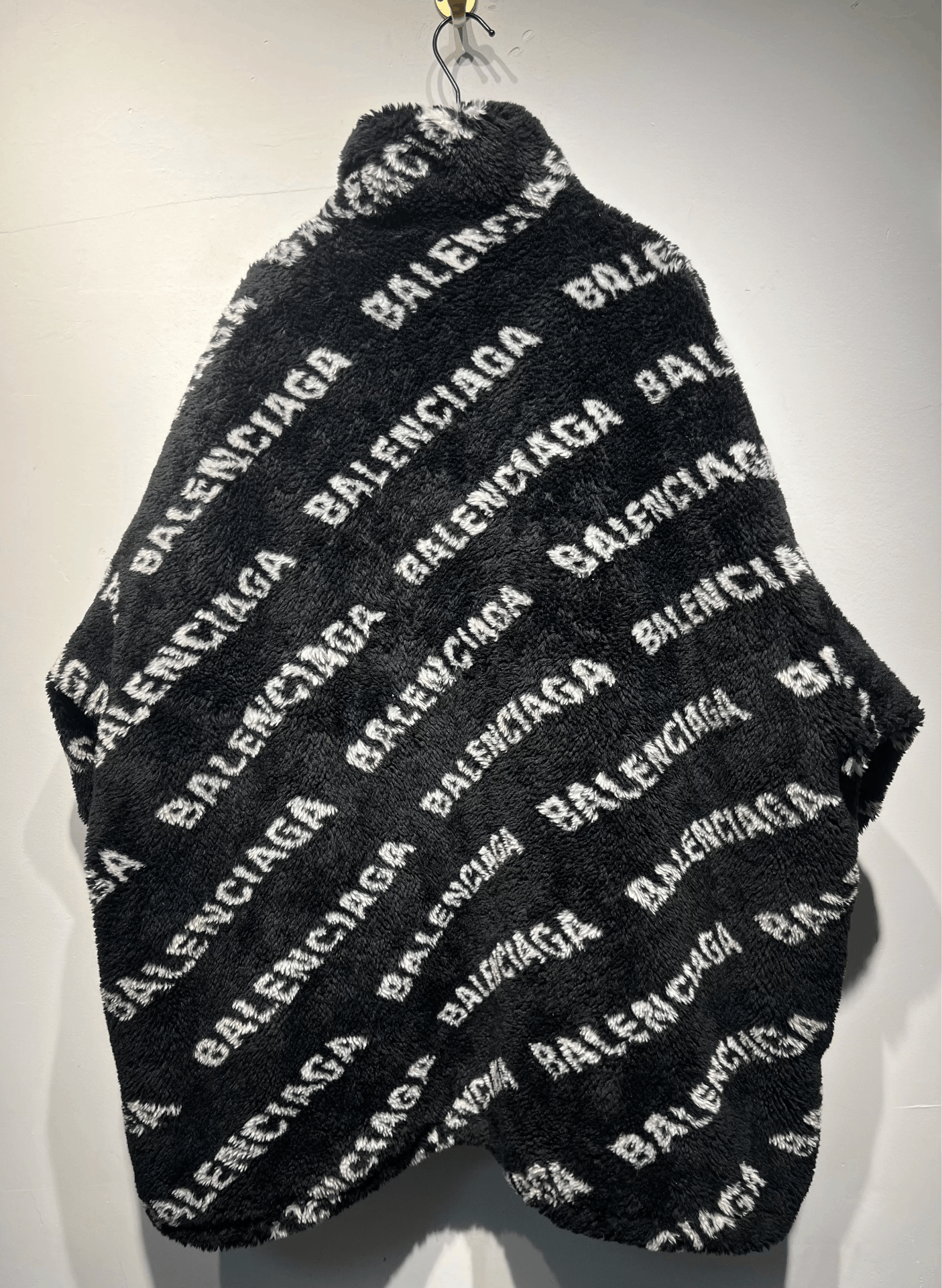 Balenciaga Balenciaga Fur Oversized Black Jacket 34 Women Size XS / US 0-2 / IT 36-38 - 2 Thumbnail