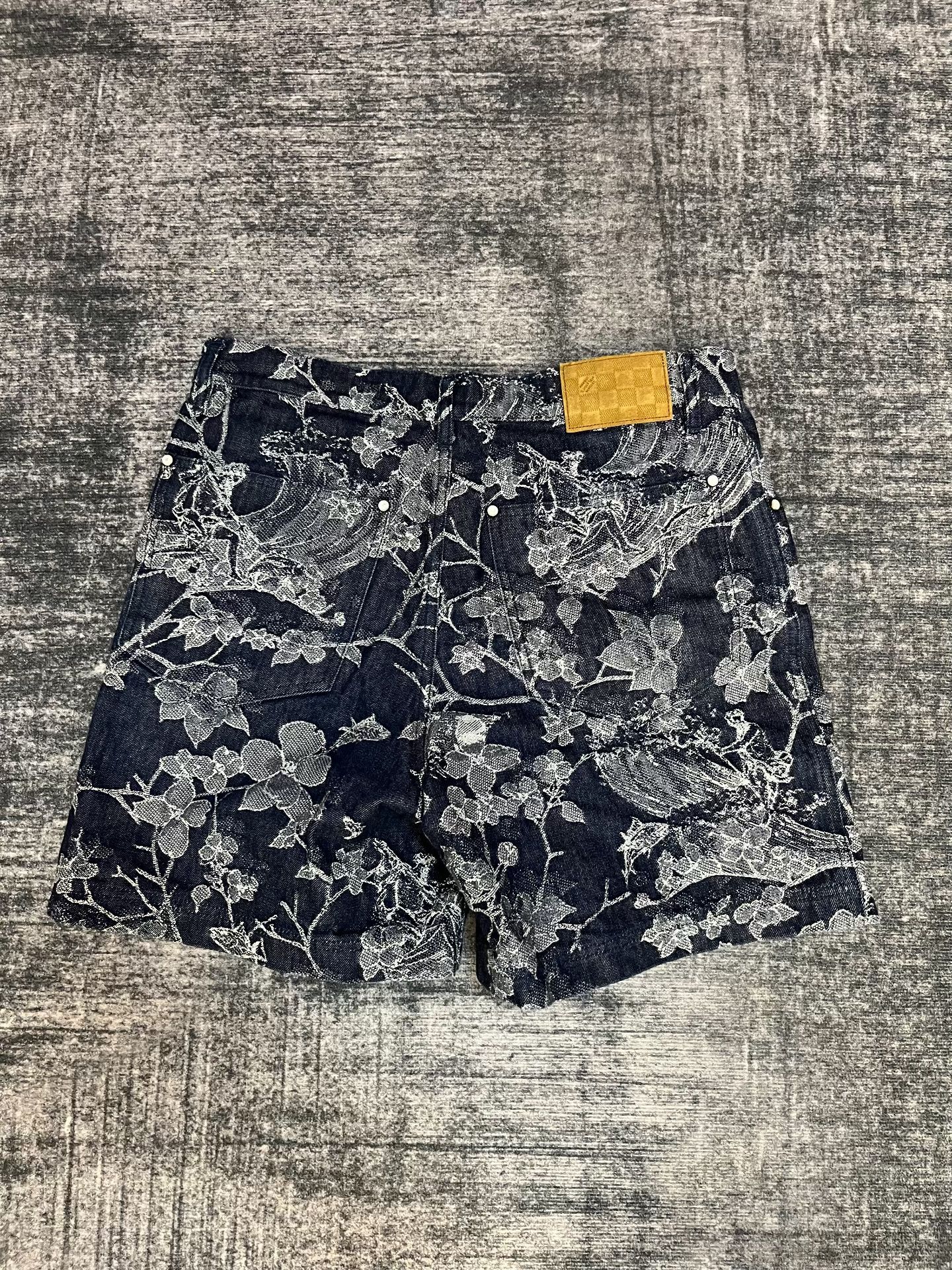 Louis Vuitton Louis Vuitton Retro Embroidered Blue Denim Jeans 32 Men Size US 32 / EU 48 - 2 Thumbnail