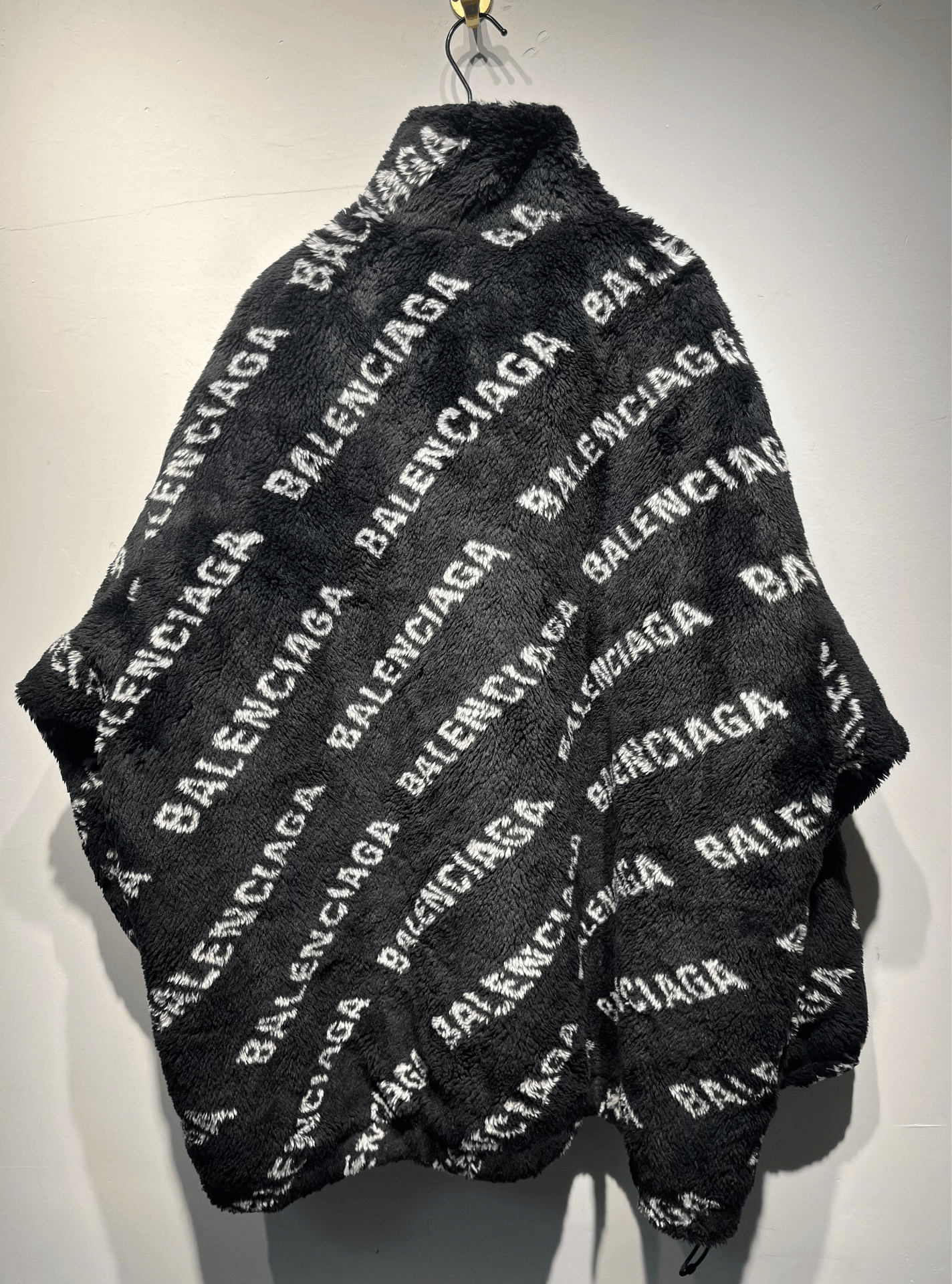 Balenciaga Balenciaga Fur Oversized Black Jacket 34 Women Size XS / US 0-2 / IT 36-38 - 2 Thumbnail