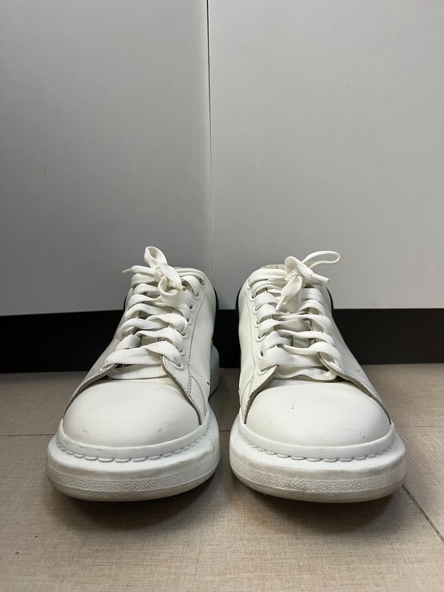 Alexander McQueen Alexander McQueen Casual White Lowtop Sneakers 42 Men Size US 9 / EU 42 - 2 Thumbnail