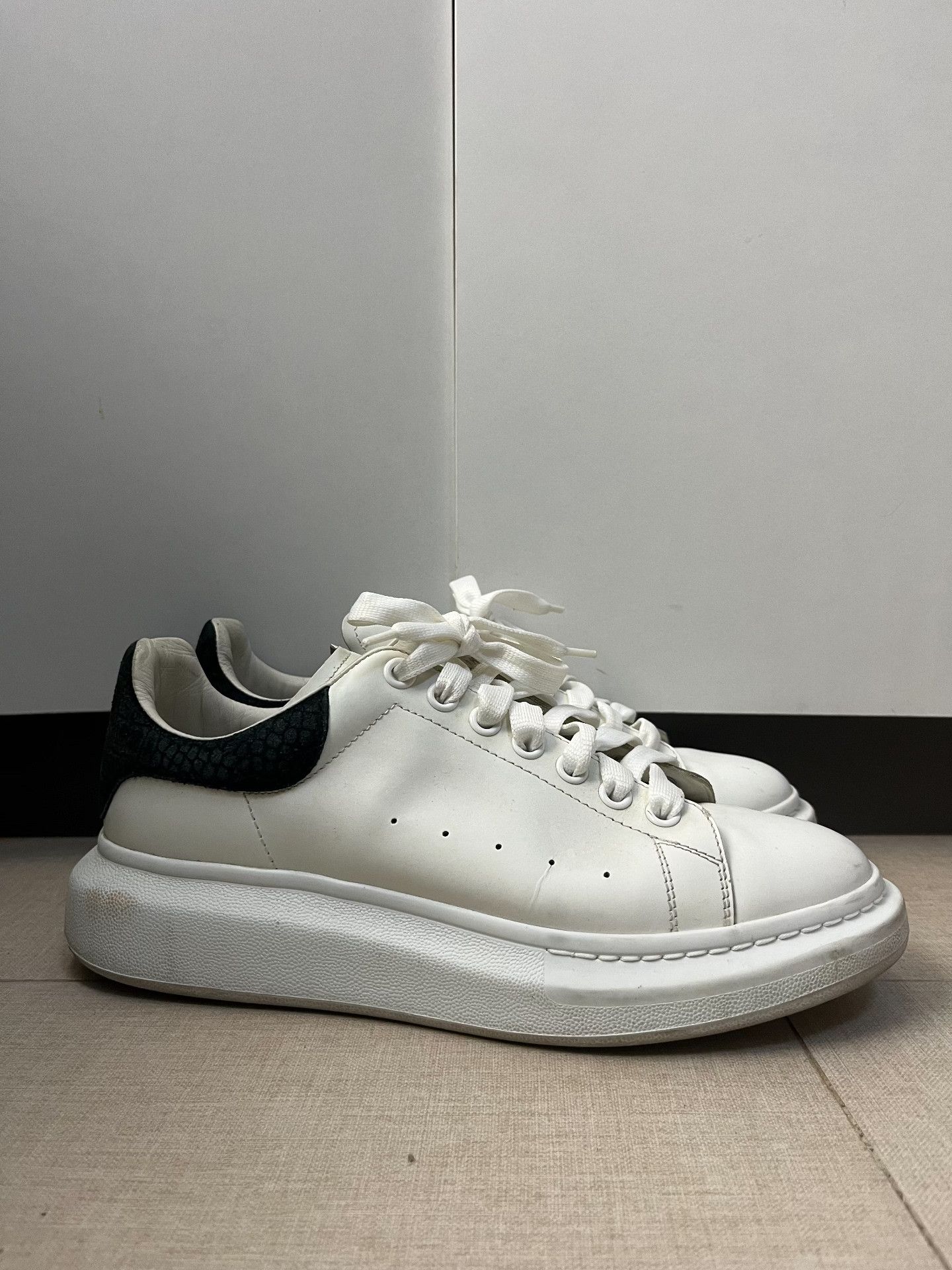 Alexander McQueen Alexander McQueen Casual White Lowtop Sneakers 42 Men Size US 9 / EU 42 - 3 Thumbnail