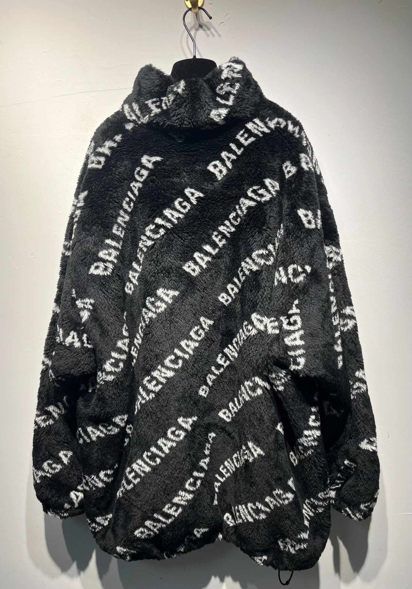 Balenciaga Balenciaga Fur Oversized Black Jacket 34 Women Size XS / US 0-2 / IT 36-38 - 2 Thumbnail