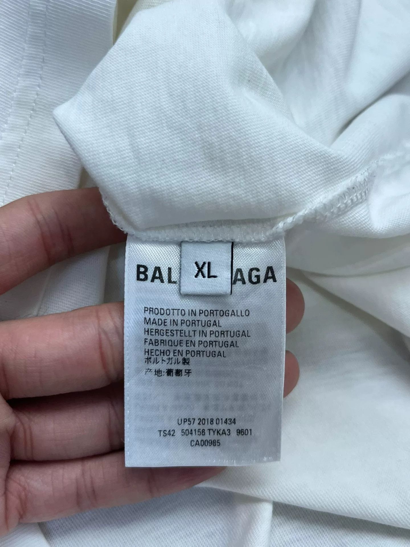 Balenciaga Balenciaga Printed White T-Shirt XL Men Size US XL / EU 56 / 4 - 4 Thumbnail