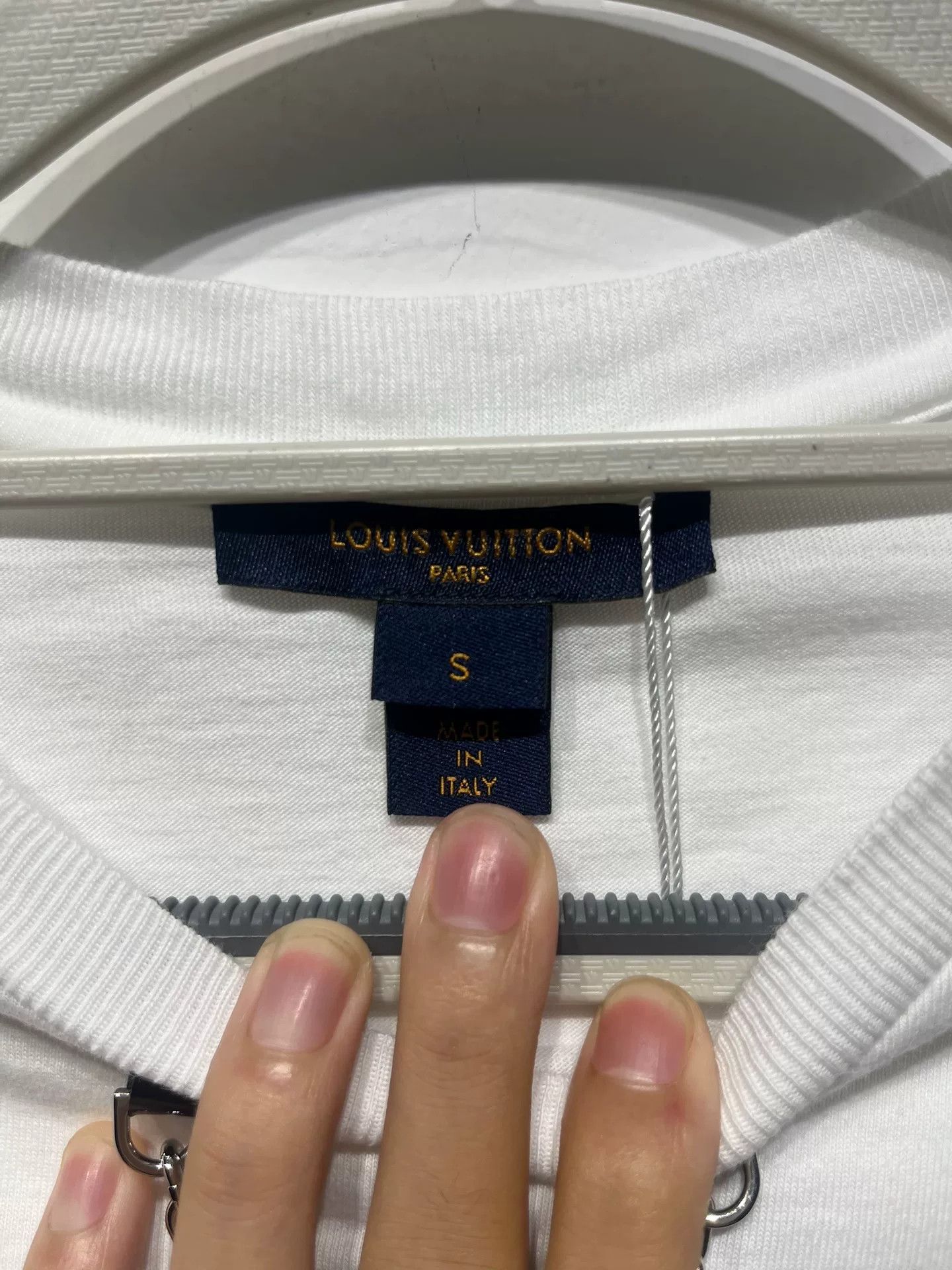 Louis Vuitton Louis Vuitton Printed White T-Shirt S Women Size S / US 4 / IT 40 - 2 Thumbnail