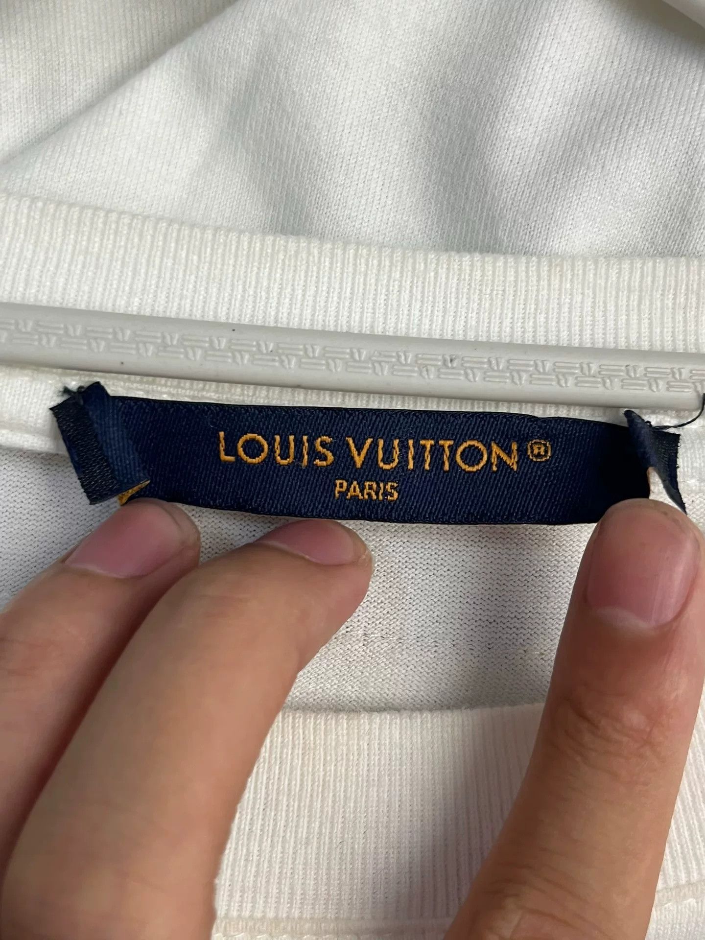 Louis Vuitton Louis Vuitton Graphic T-Shirt M Women Size M / US 6-8 / IT 42-44 - 3 Thumbnail