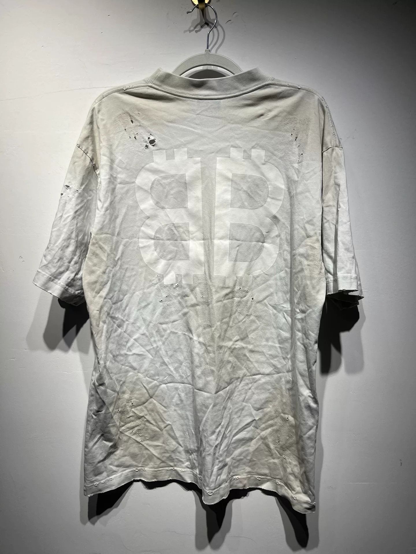 Balenciaga Balenciaga Printed White T-Shirt XXS Men Size US XXS / EU 40 - 2 Thumbnail