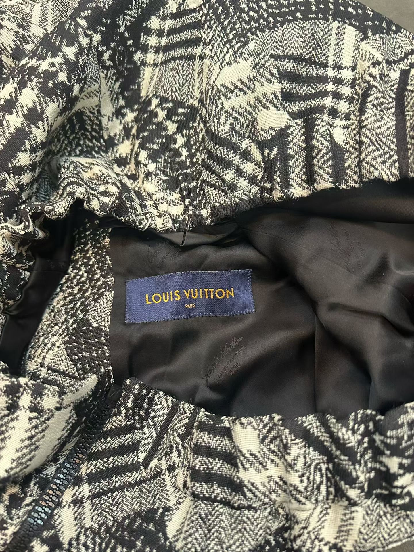 Louis Vuitton Louis Vuitton Irregular Patchwork Logo Jacket Size US M / EU 48-50 / 2 - 4 Thumbnail