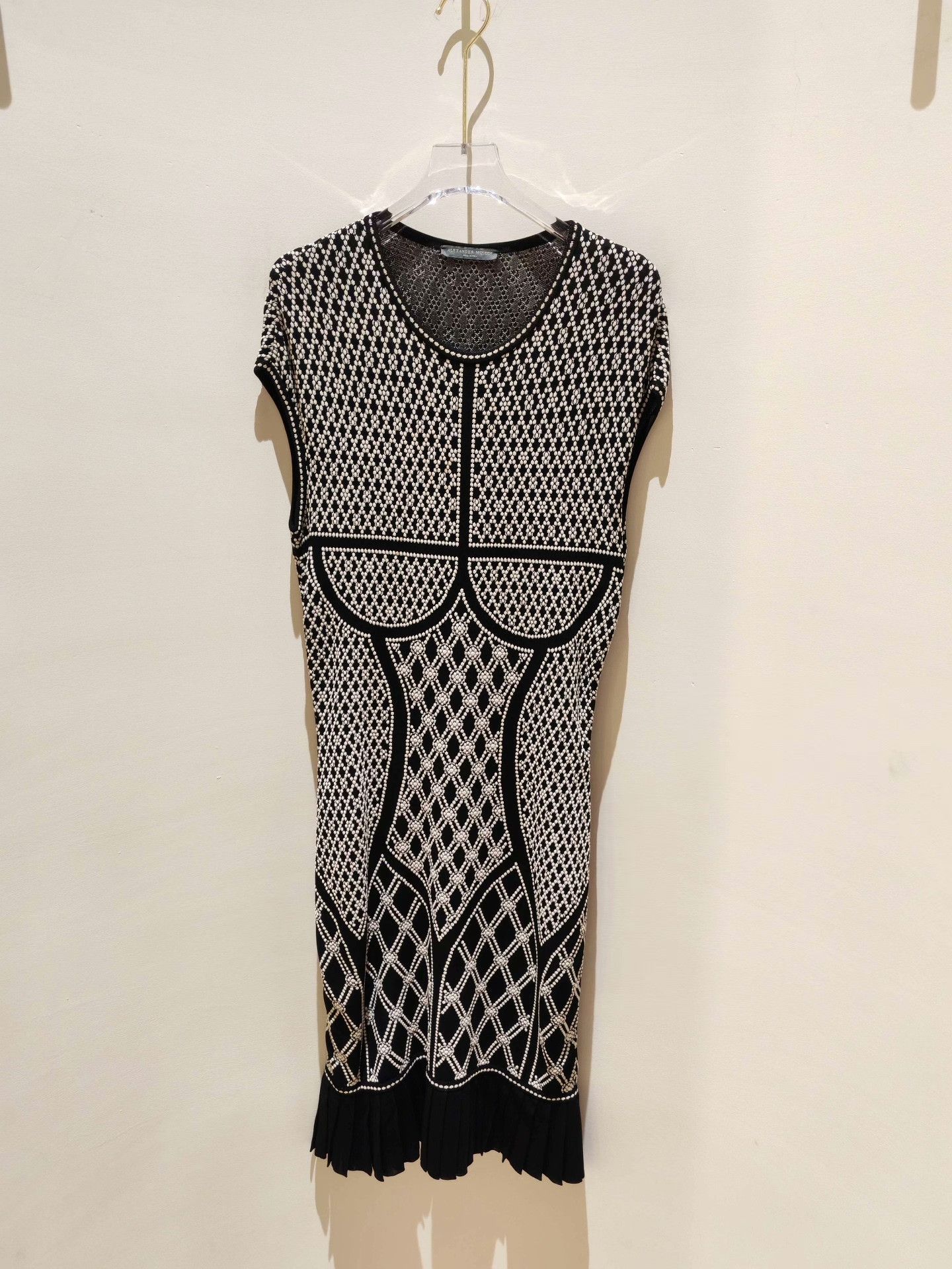 Alexander McQueen Alexander McQueen Heavy Work Dress M Size M / US 6-8 / IT 42-44 - 2 Thumbnail