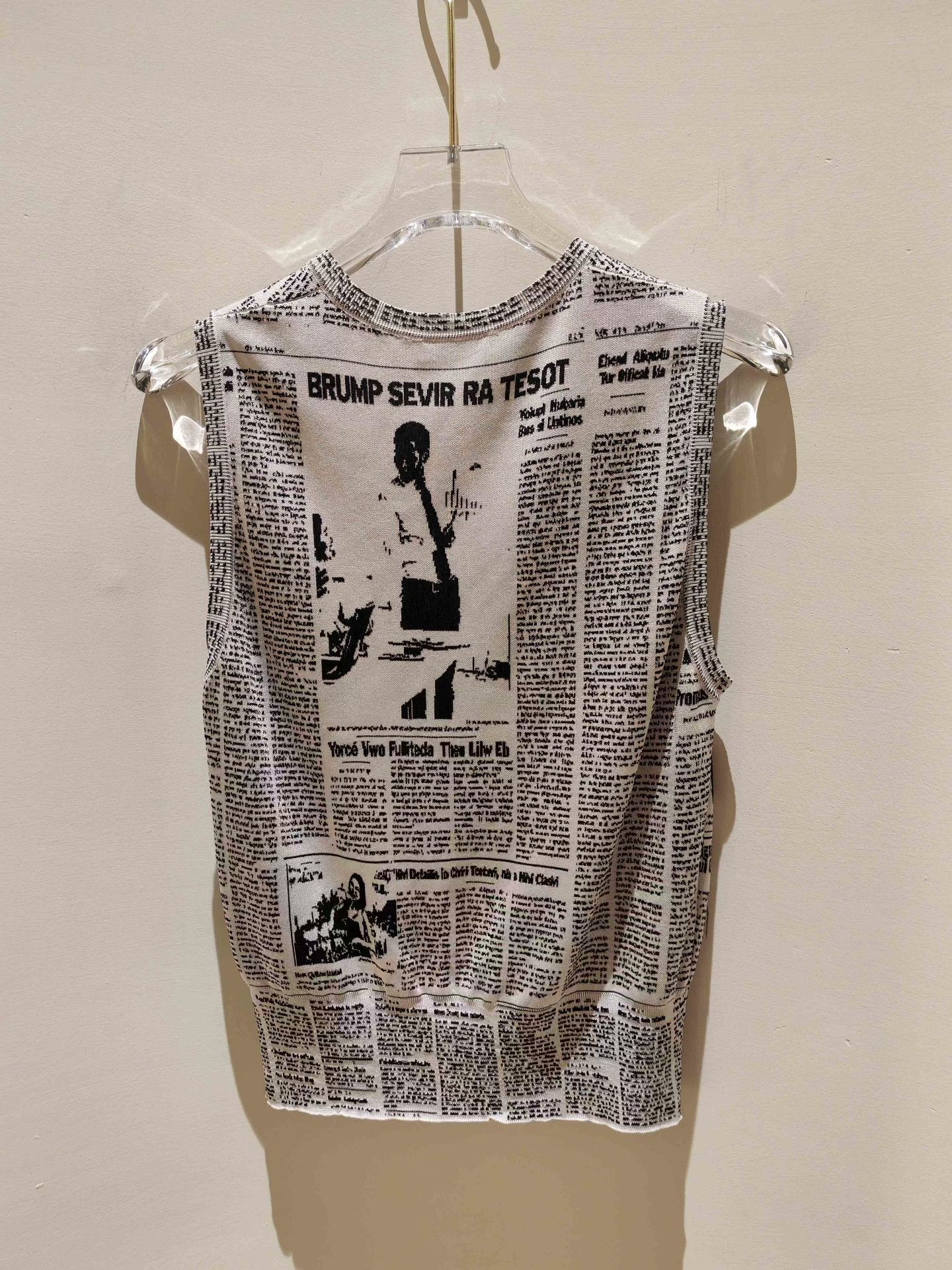 Balenciaga Balenciaga Newspaper Print Knit Vest Size S / US 4 / IT 40 - 3 Thumbnail