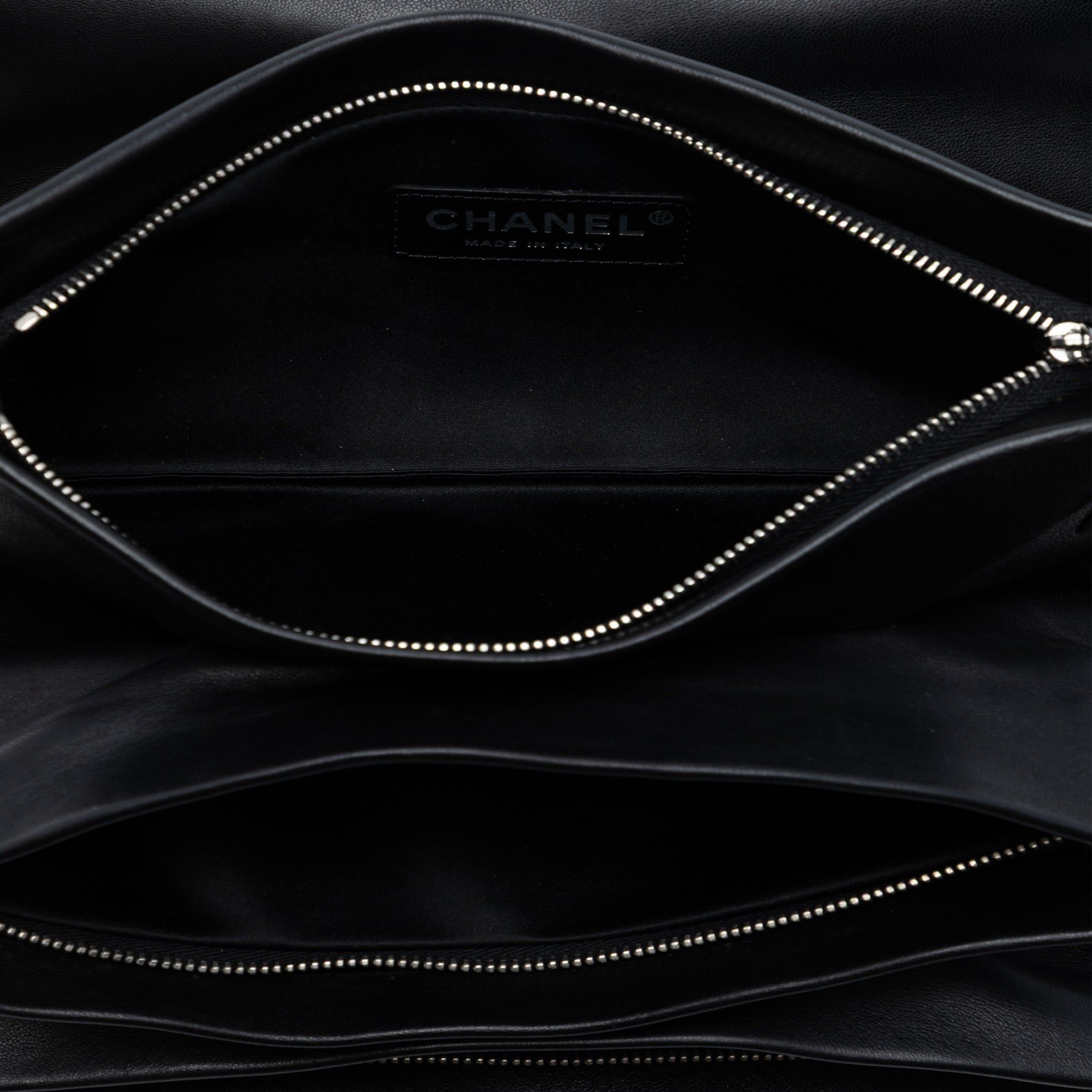 Chanel Lambskin Globe Emblem Clutch Size ONE SIZE - 4 Thumbnail