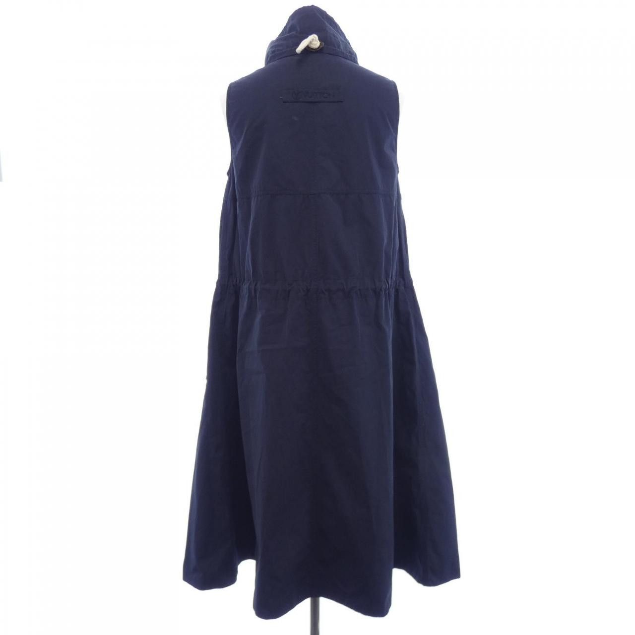 Louis Vuitton Louis Vuitton Louis Vuitton Sporty High-Collar Dress Dress Textile Dresses FNDR03ZTG DUTY FREE for USA Size ONE SIZE - 2 Thumbnail