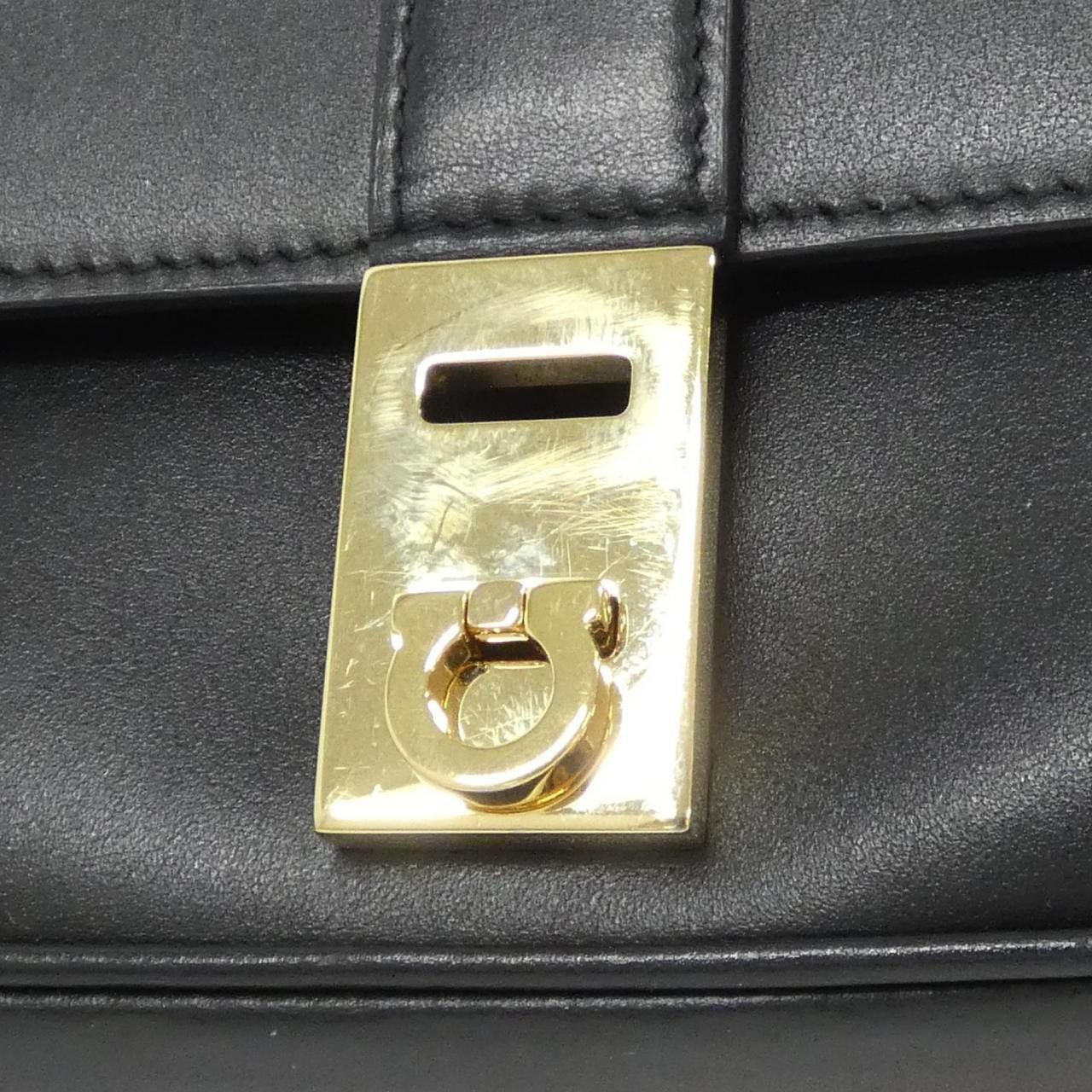 Salvatore Ferragamo Salvatore Ferragamo Salvatore Ferragamo Calf Shoulder Bag Leather Shoulder Bag 218340 DUTY FREE for USA Size ONE SIZE - 4 Thumbnail