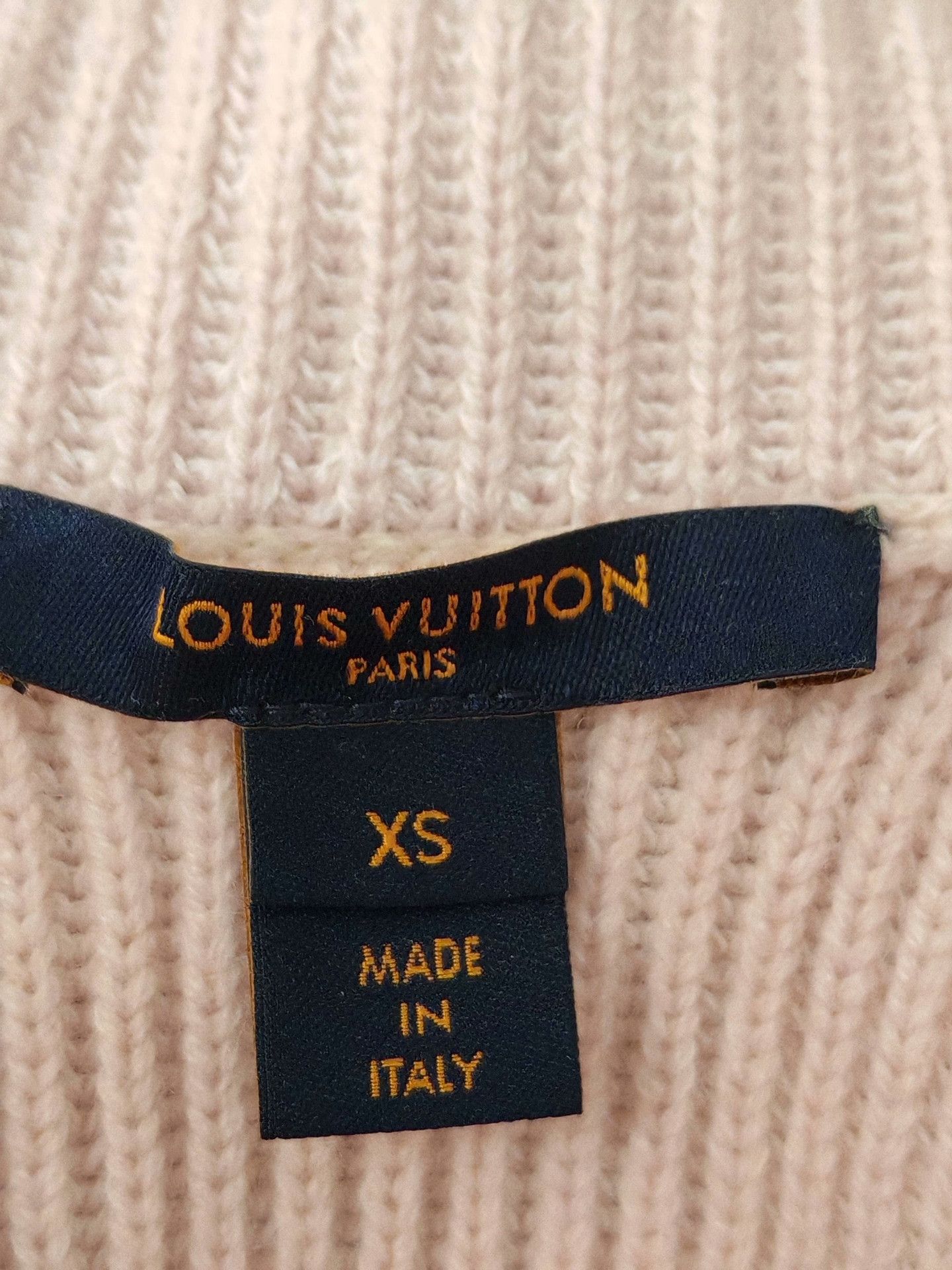 Louis Vuitton LV Pink Cashmere Women's Suit Size XS / US 0-2 / IT 36-38 - 3 Thumbnail