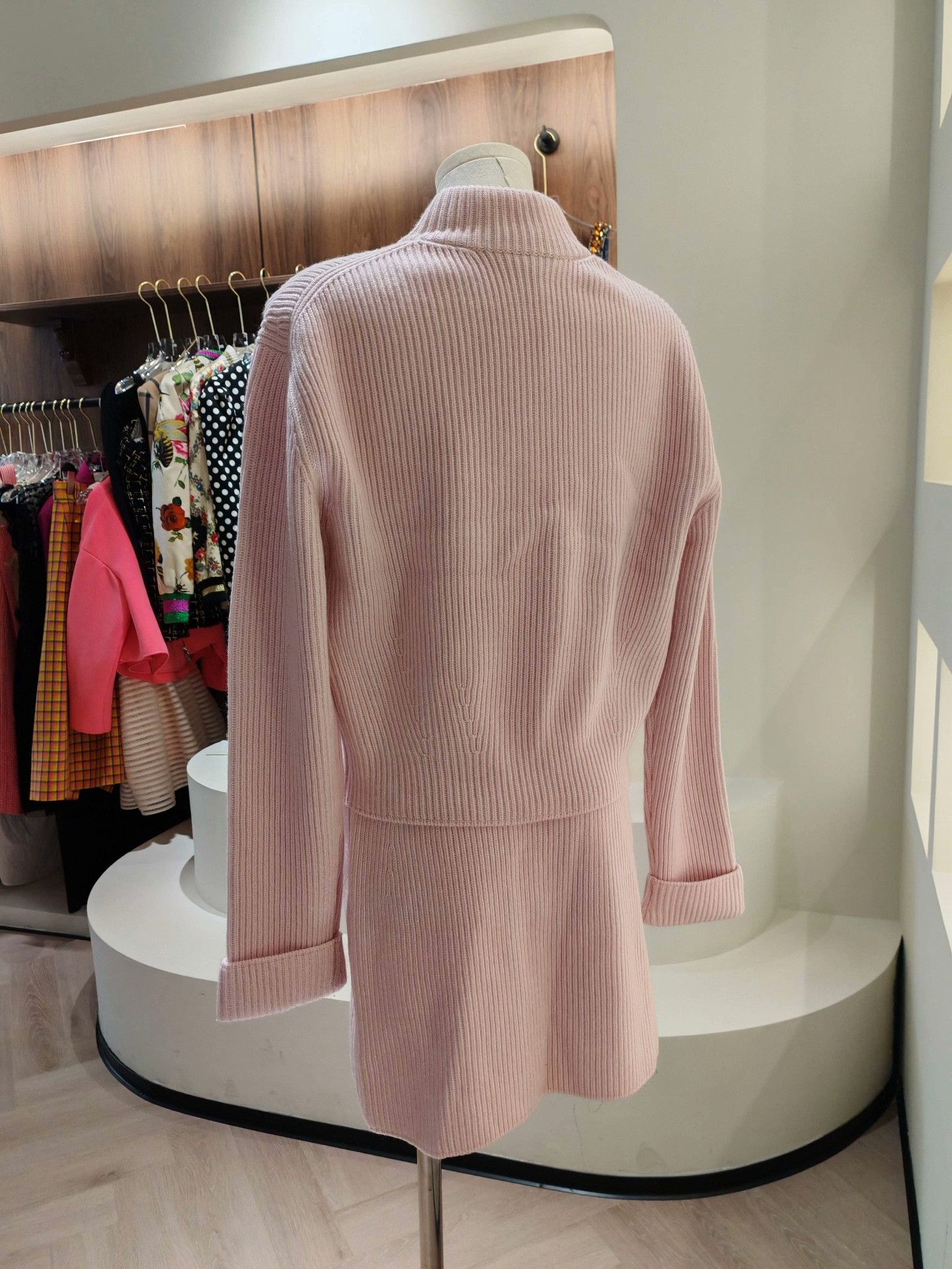 Louis Vuitton LV Pink Cashmere Women's Suit Size XS / US 0-2 / IT 36-38 - 2 Thumbnail