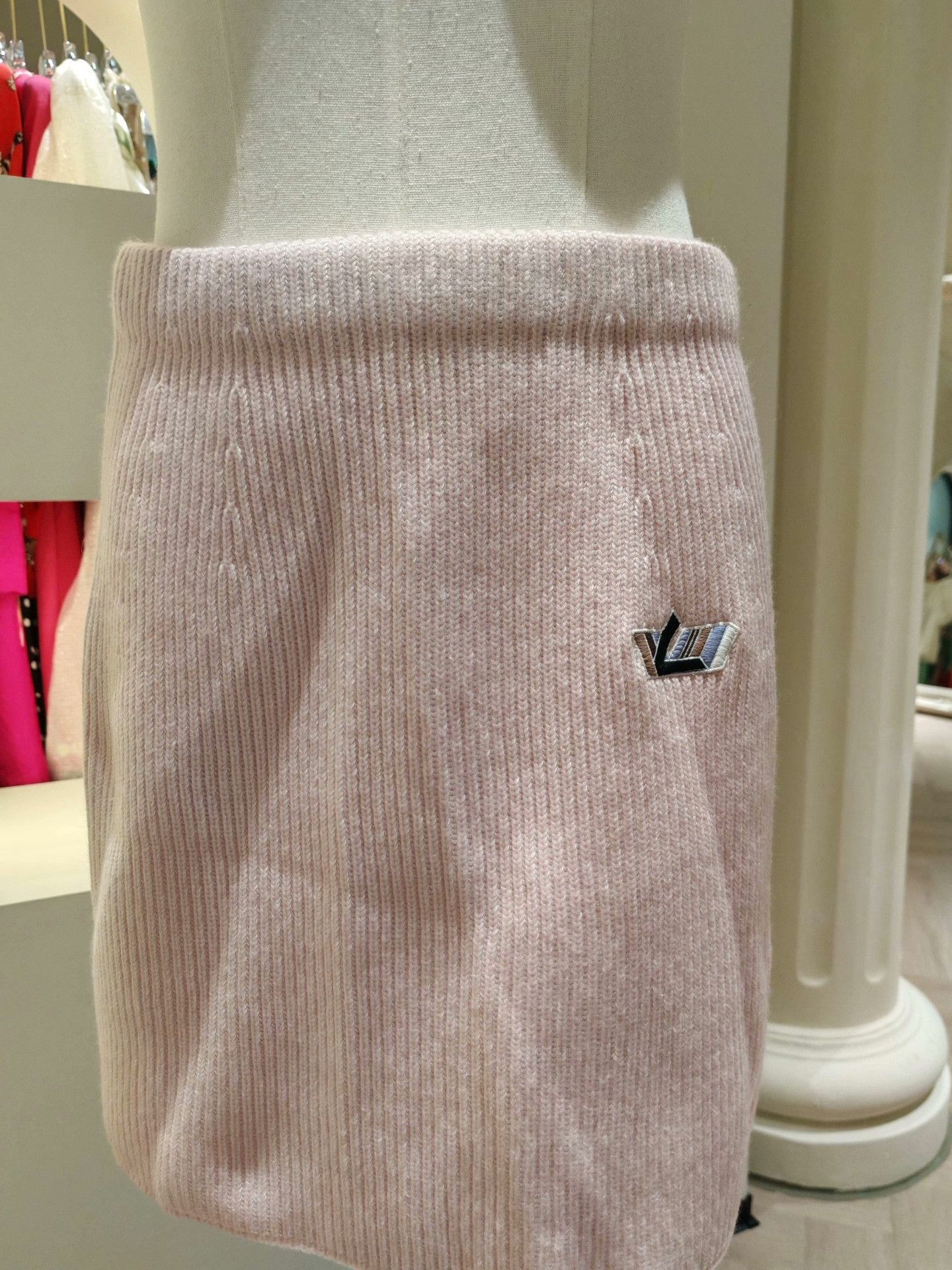 Louis Vuitton LV Pink Cashmere Women's Suit Size XS / US 0-2 / IT 36-38 - 4 Thumbnail
