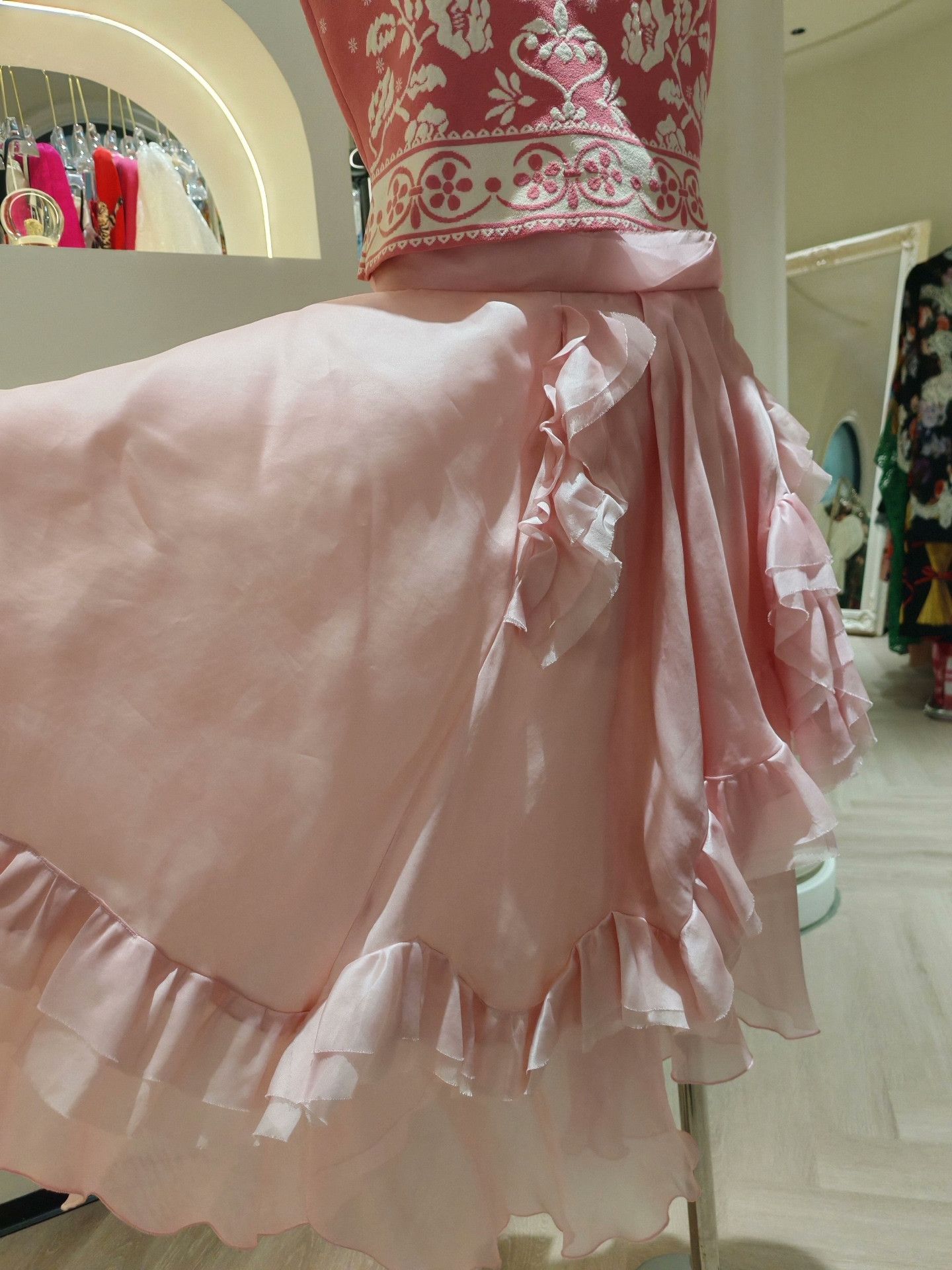 Ermanno Scervino Ermanno Scervino Pink Ruffle Skirt Size 40" / US 18 - 2 Thumbnail