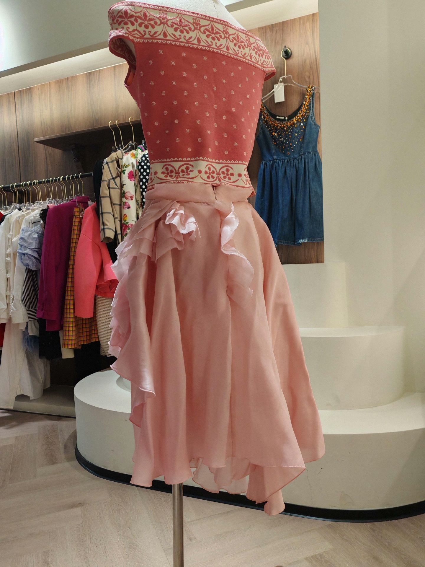 Ermanno Scervino Ermanno Scervino Pink Ruffle Skirt Size 40" / US 18 - 4 Thumbnail
