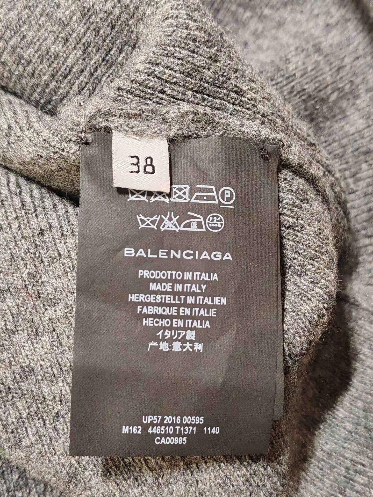Balenciaga Balenciaga V-Neck Knit Sweater Size S / US 4 / IT 40 - 4 Thumbnail