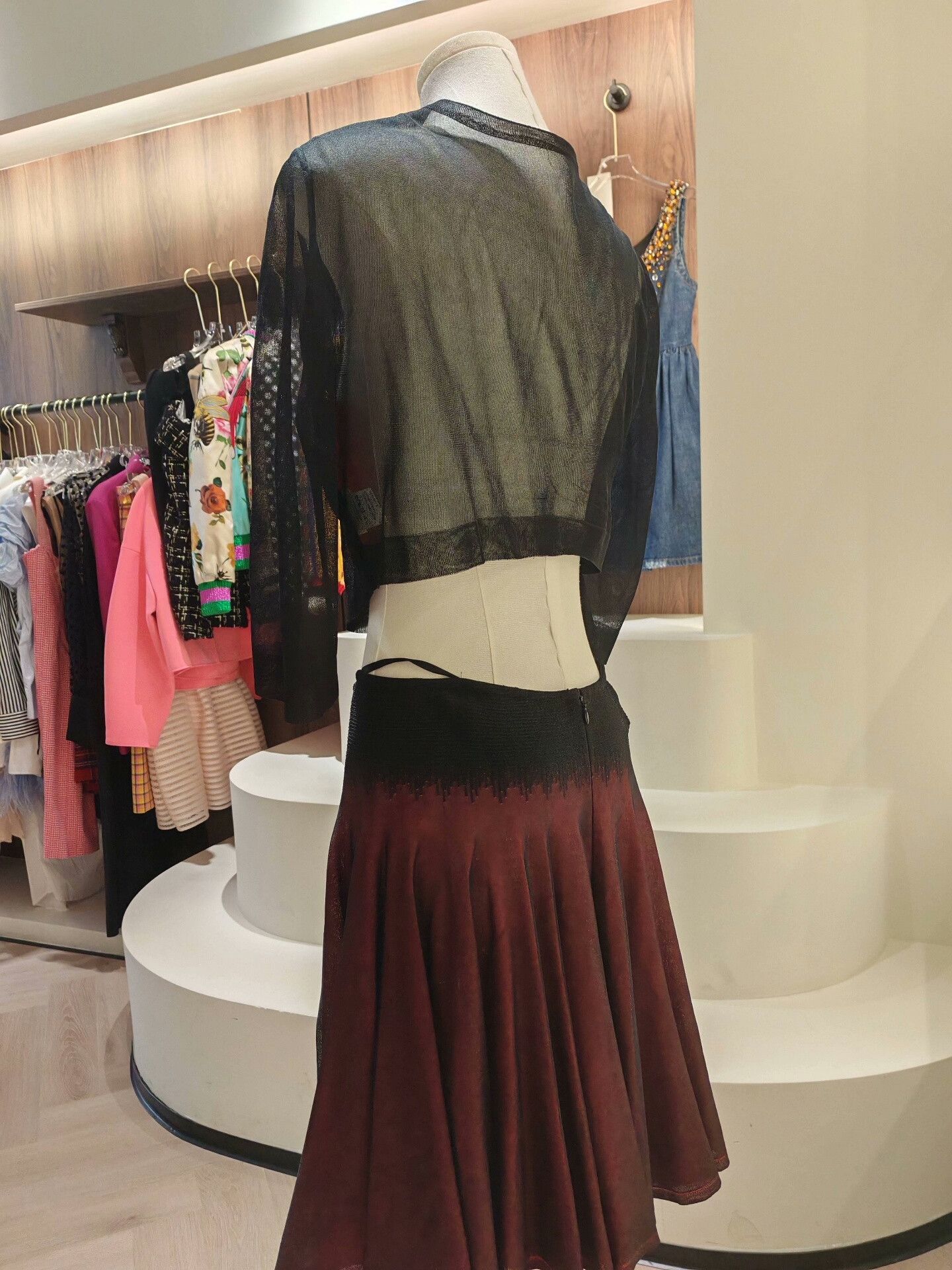 Alaia ALAIA Black Mesh & Burgundy Skirt Set Size 40" / US 18 - 6 Thumbnail